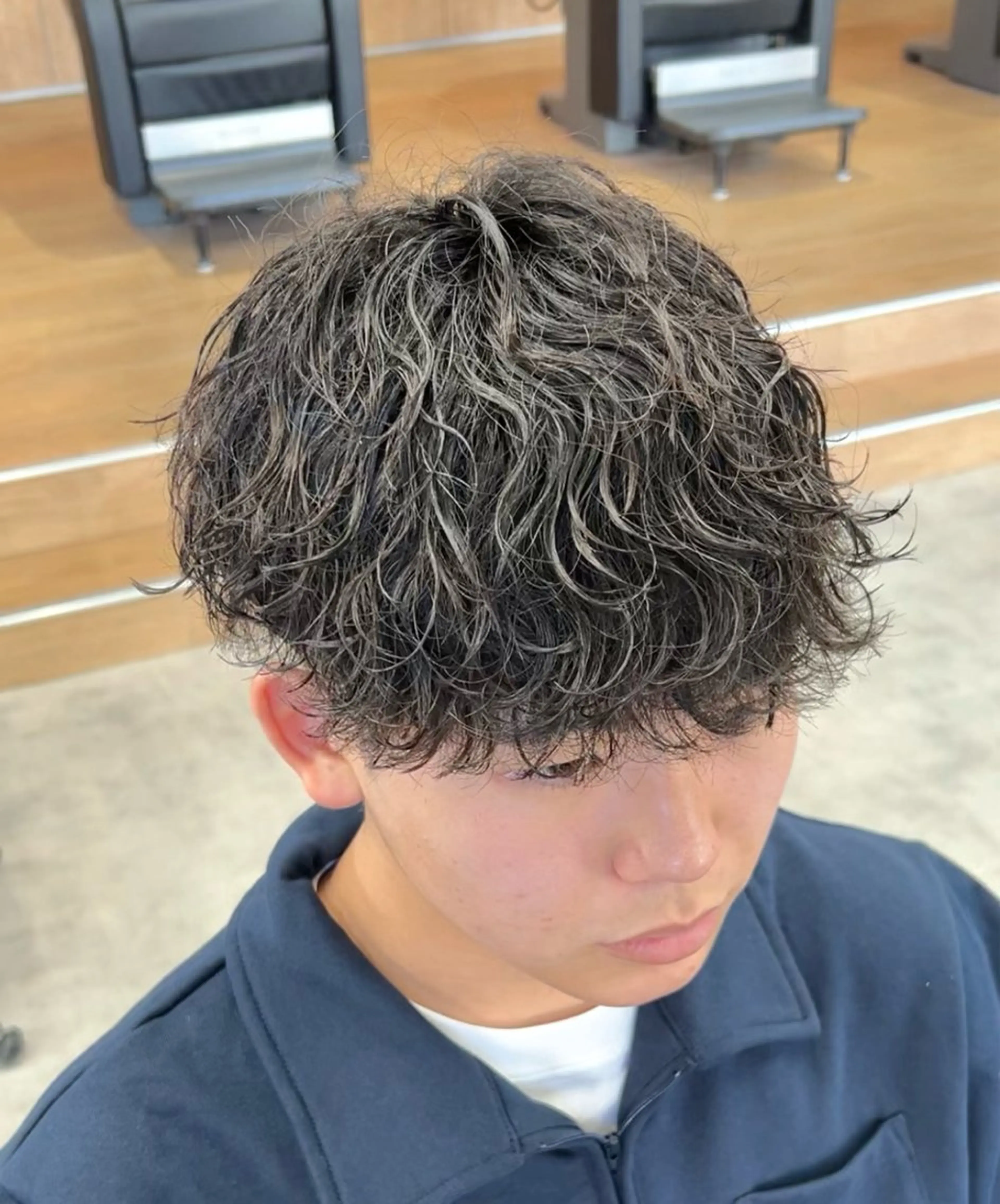 ショート パーマ メンズ メンズパーマ 波巻きパーマ スパイラルパーマ カット ヘアカラー メンズパーマ/ 新潟駅/佐藤裕のヘアスタイル