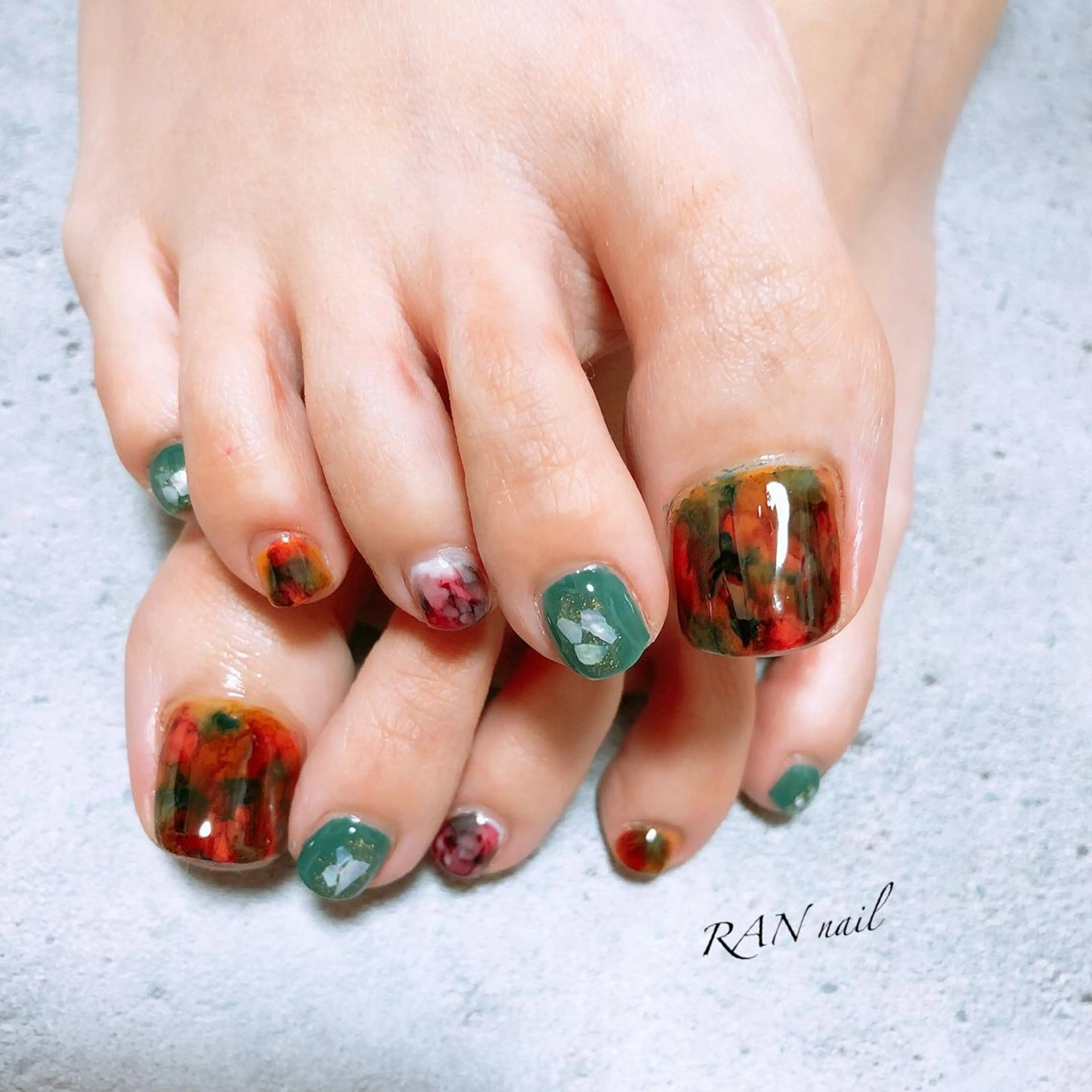 ネイル ブルー ブラウン フットネイル キラキラネイル オフィスネイル ハンドネイル フットネイル RAN nailのネイルデザイン