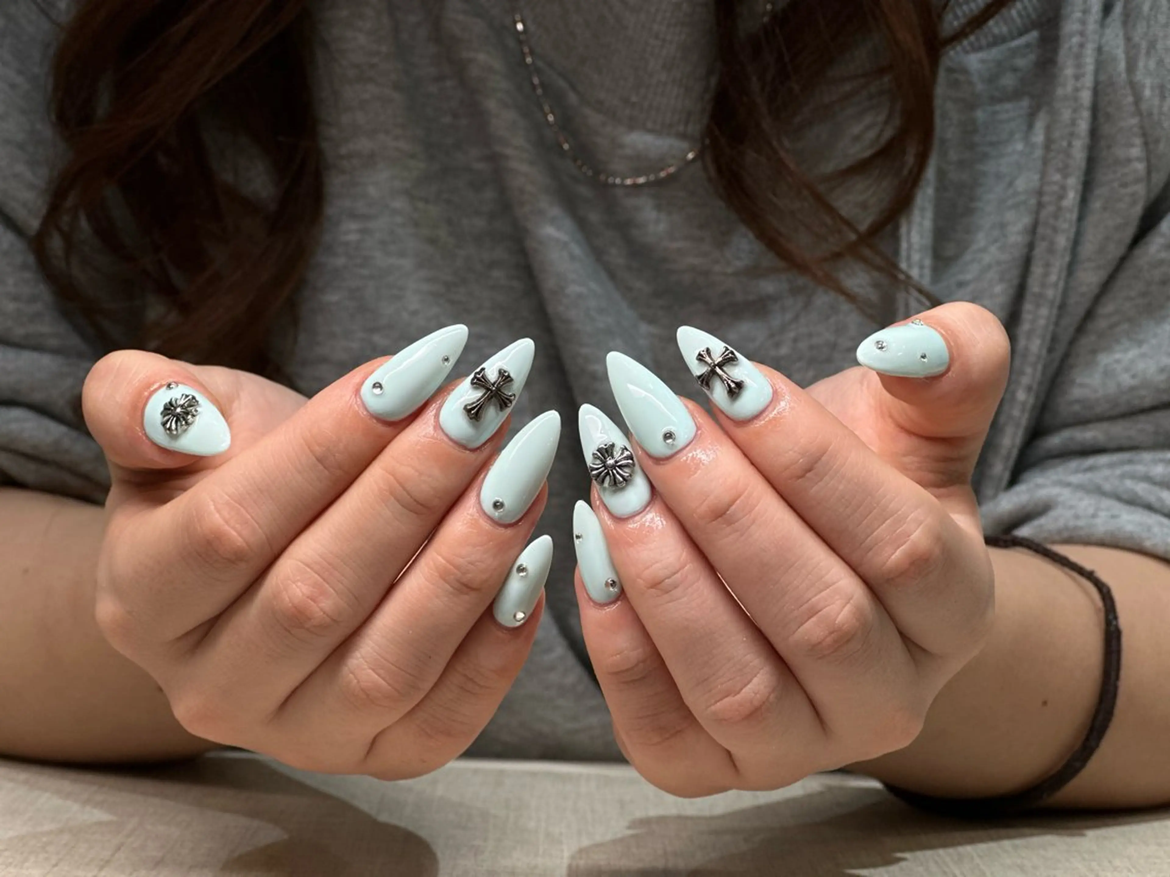 ネイル オーロラネイル ブルー チークネイル 長さ出し フットネイル ハンドネイル Aki アキのネイルデザイン