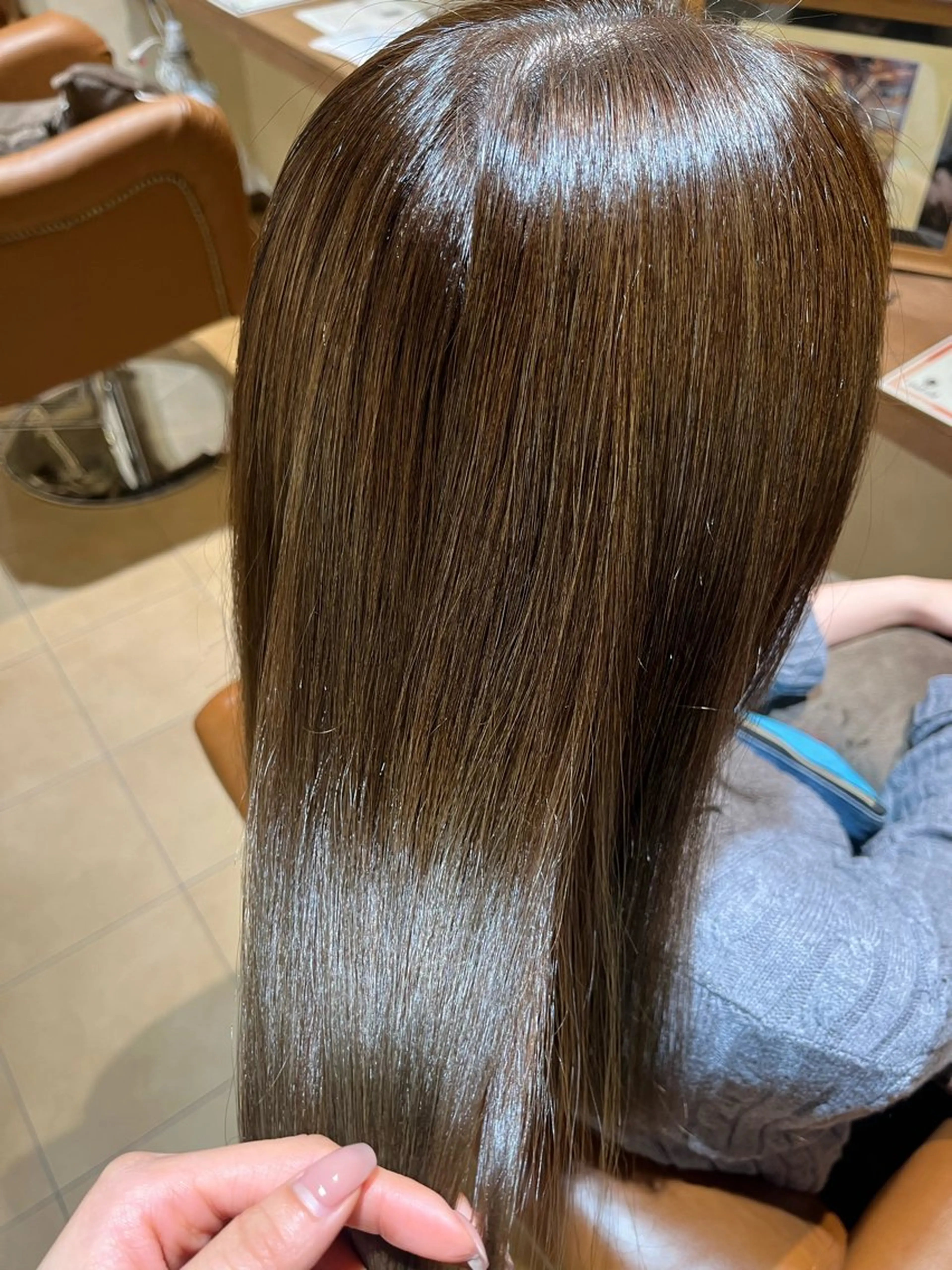 セミロング カラー ブラウンカラー オリーブブラウン カット ヘアカラー end roll りんのヘアスタイル