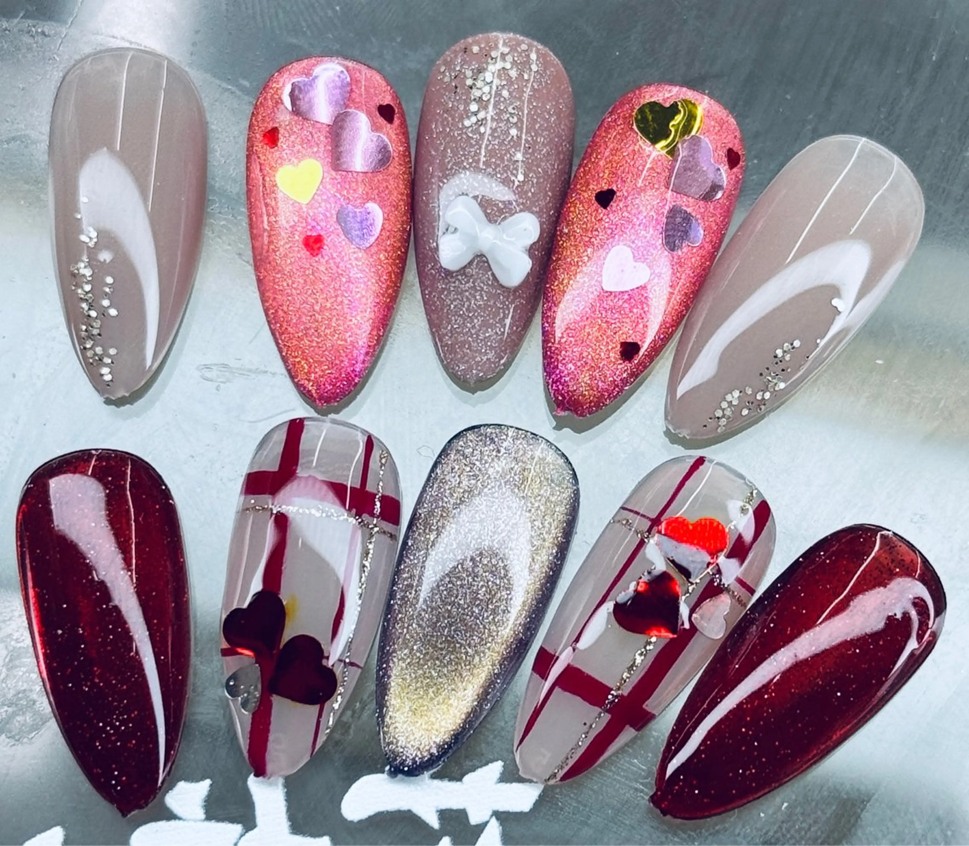 ネイル ハンドネイル フットネイル ハンドケア AngelChris ビューティーサロンのネイルデザイン