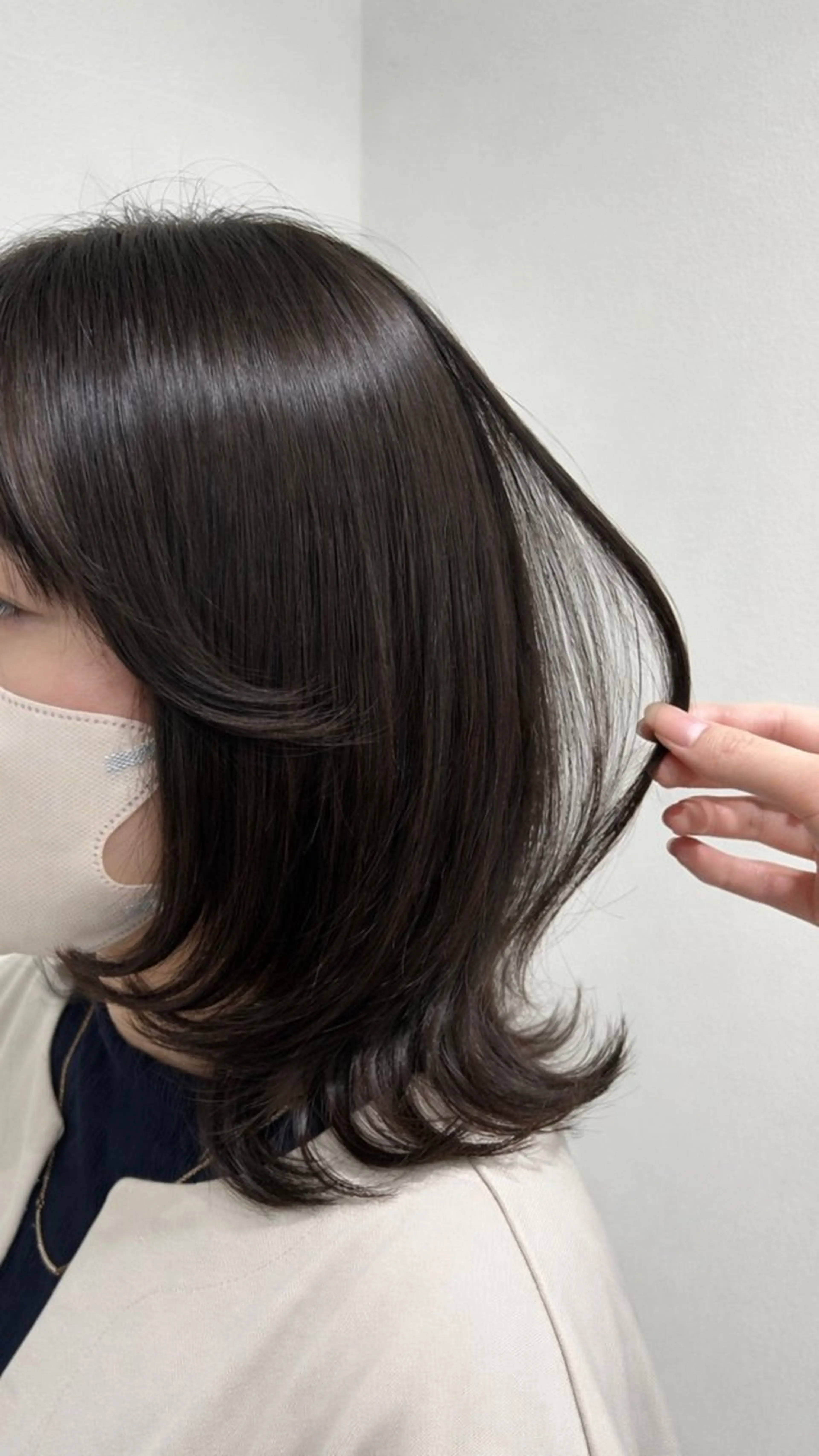 ミディアム 顔まわりレイヤー 顔周りカット レイヤーカット 外ハネヘア 🦋Anli .nanami🦋のヘアスタイル