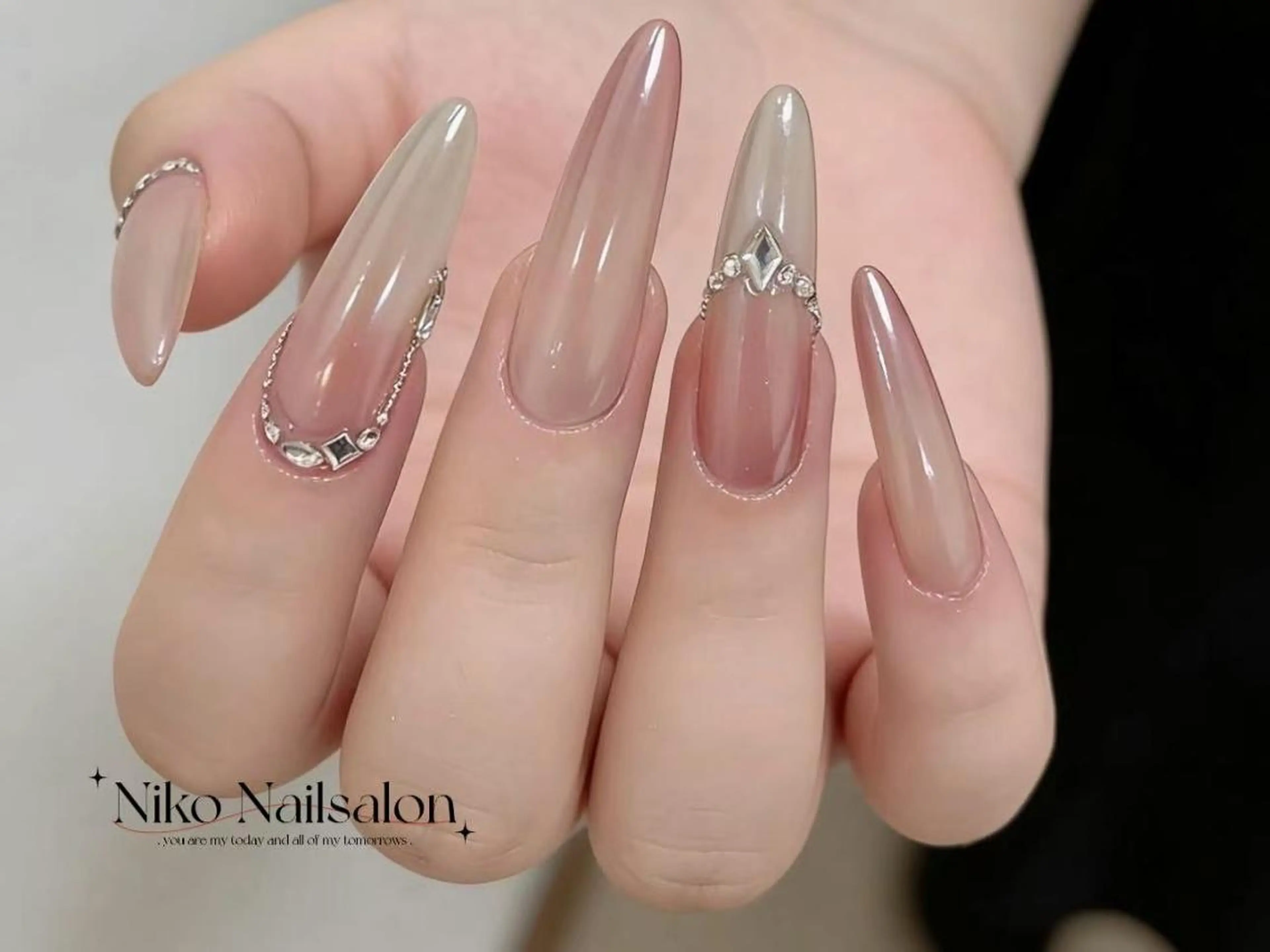 【研修ネイリスト】マグネット×指先ラメグラデーション3200の写真