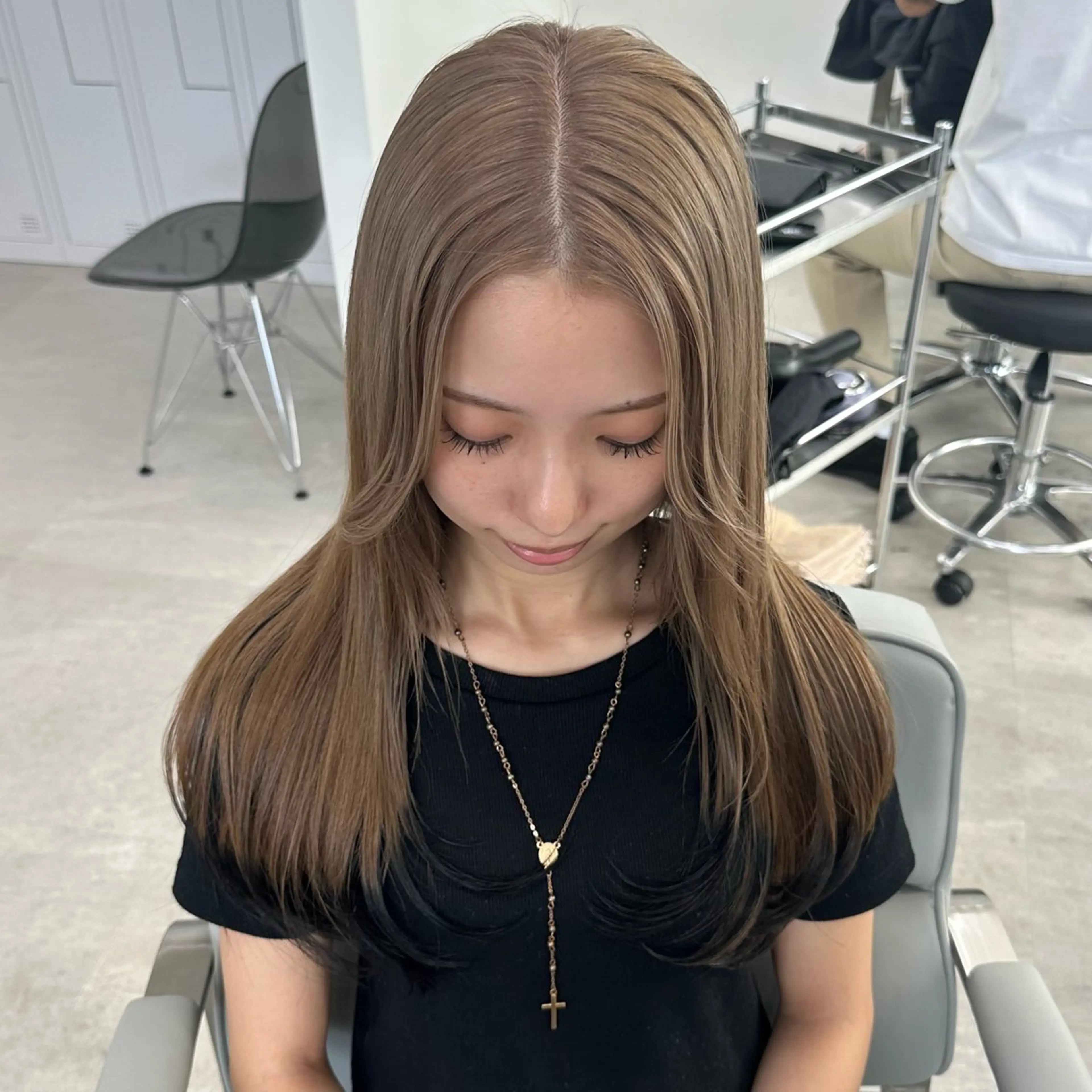 ミディアム カラー ベージュカラー ダブルカラー ミルクティーベージュ ヘアカラー REAL 心斎橋所属・ブリーチ/ベージュ /natsumiのヘアスタイル