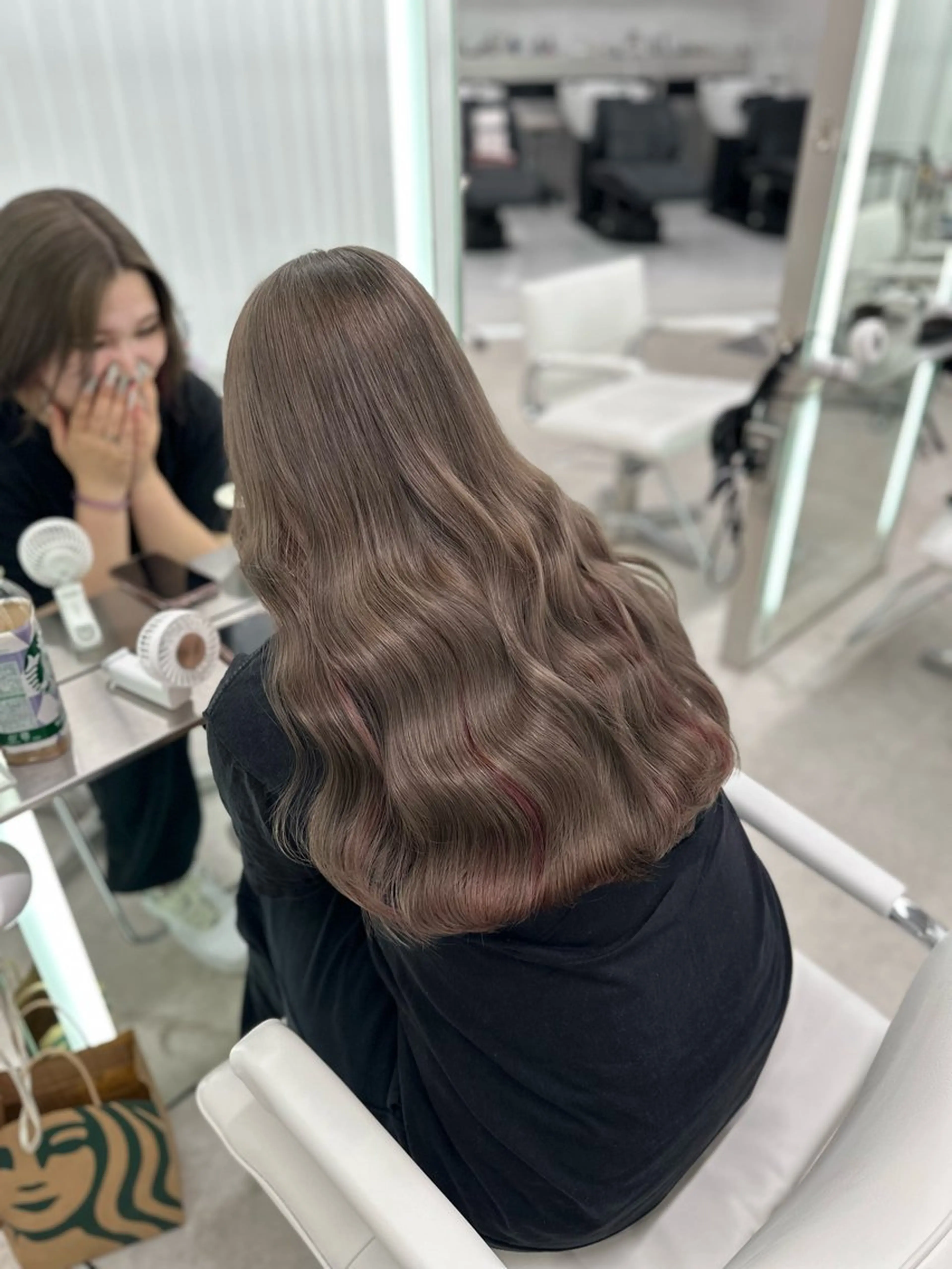 ロング タマシロカリン 艶カラー/レイヤーのヘアスタイル