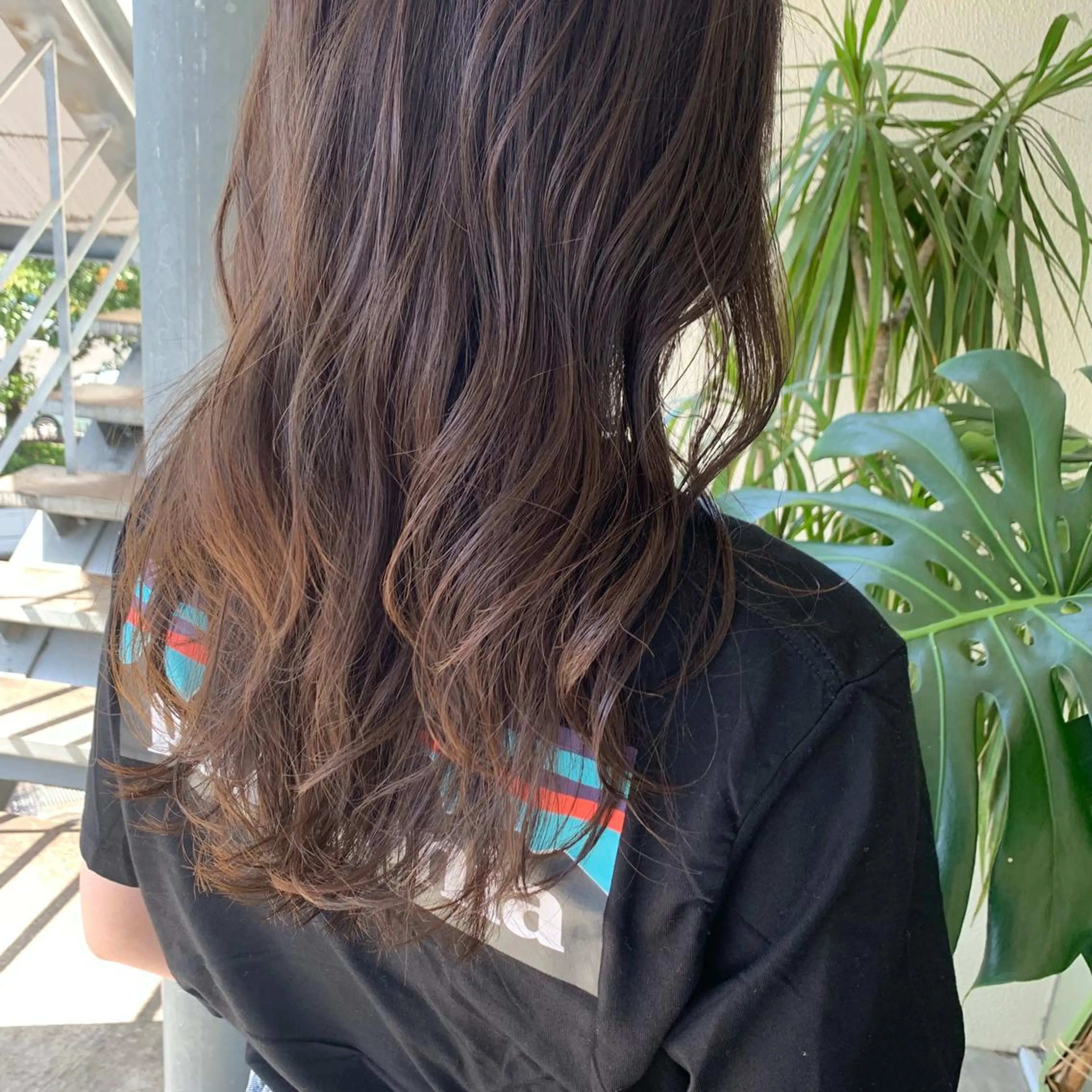 セミロング 岩井 愛生のヘアスタイル