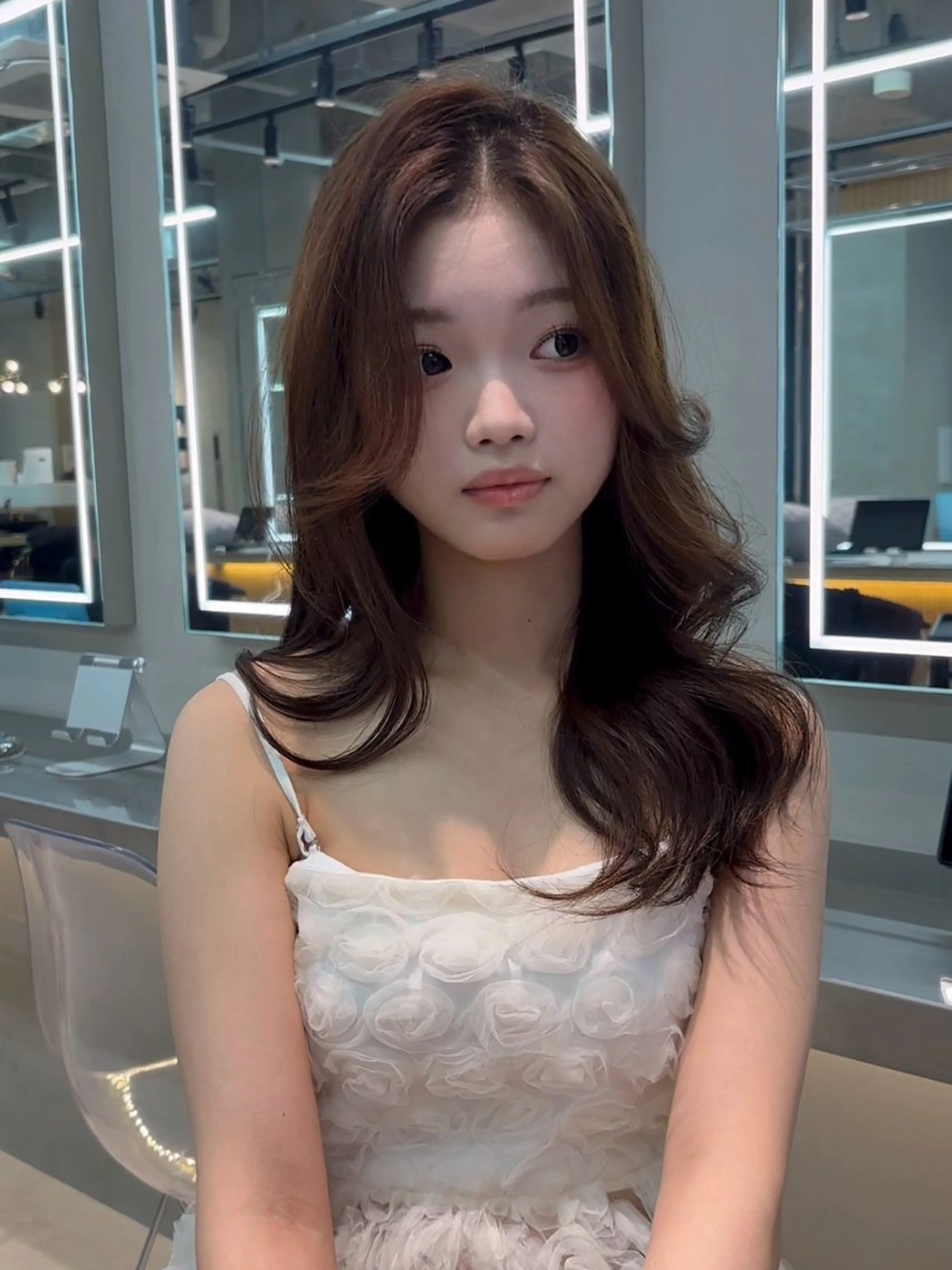 ミディアム カラー ミディアムレイヤー ベージュカラー レイヤーカット 縮毛矯正 カット ヘアカラー トリートメント 【博多髪質改善】 吉村　清志のヘアスタイル