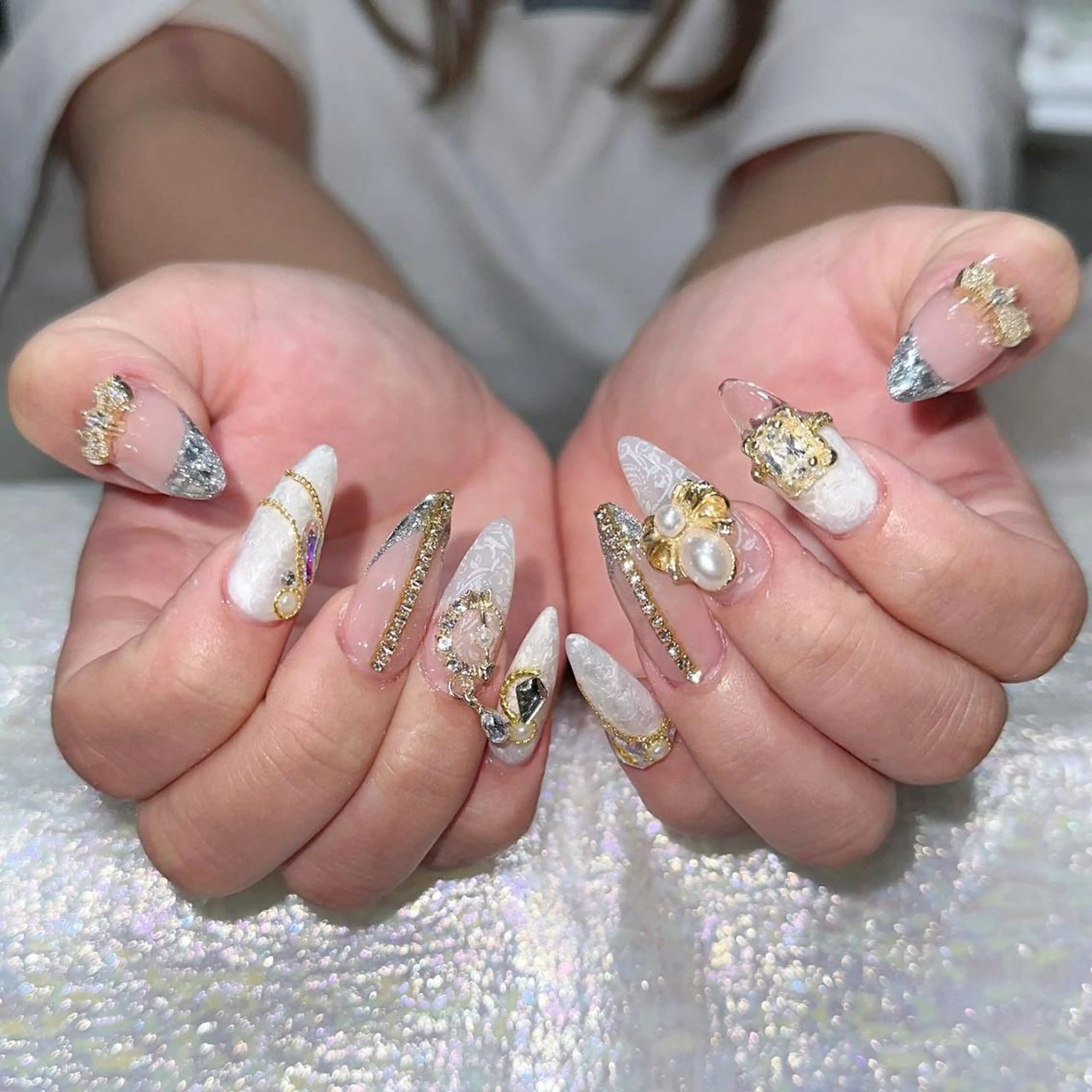 ネイル アートネイル 長さ出し ネイルチップ Queens テイのネイルデザイン