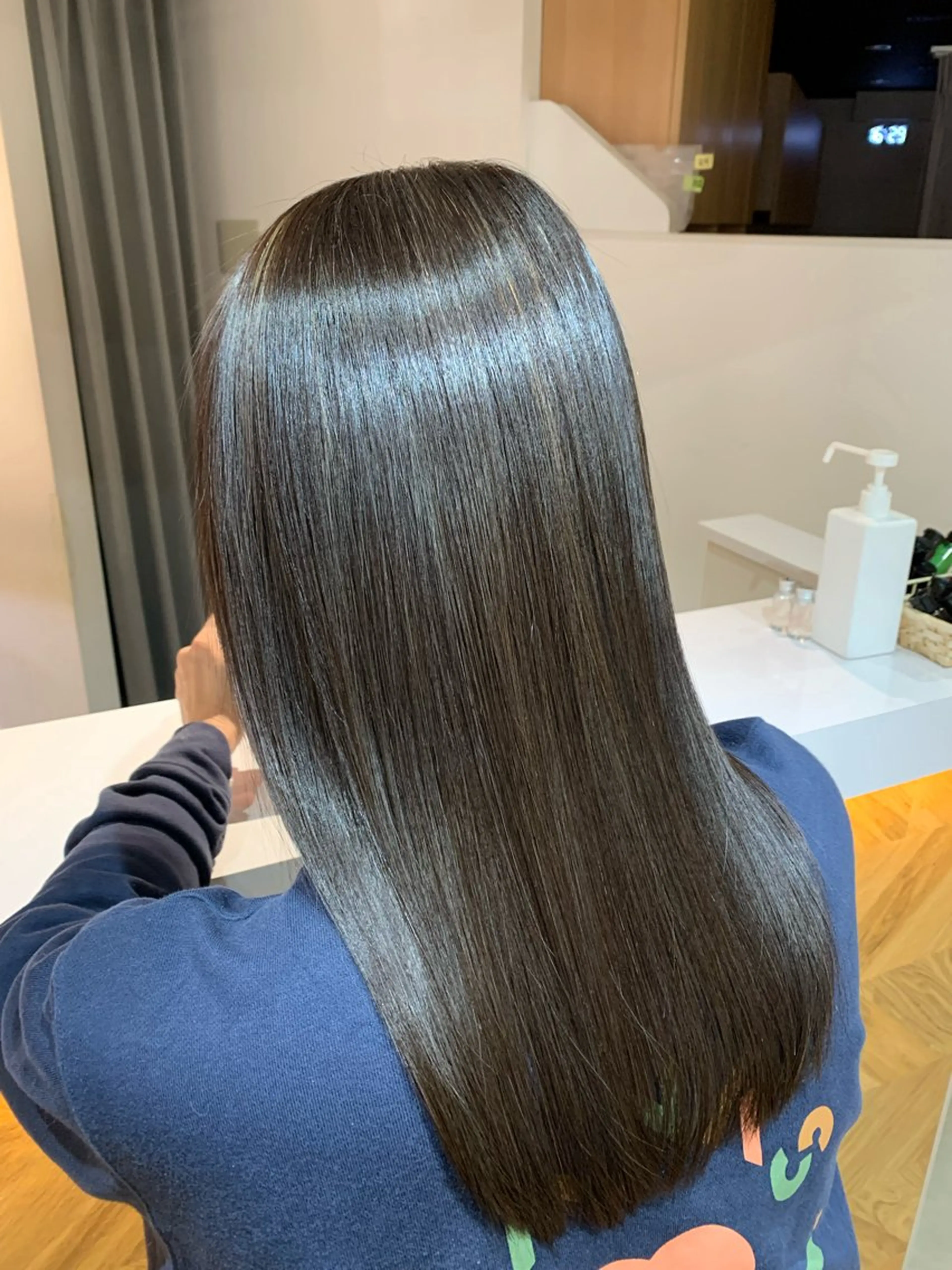 《圧倒的艶髪》カット+髪質改善トリートメント　¥16000の写真