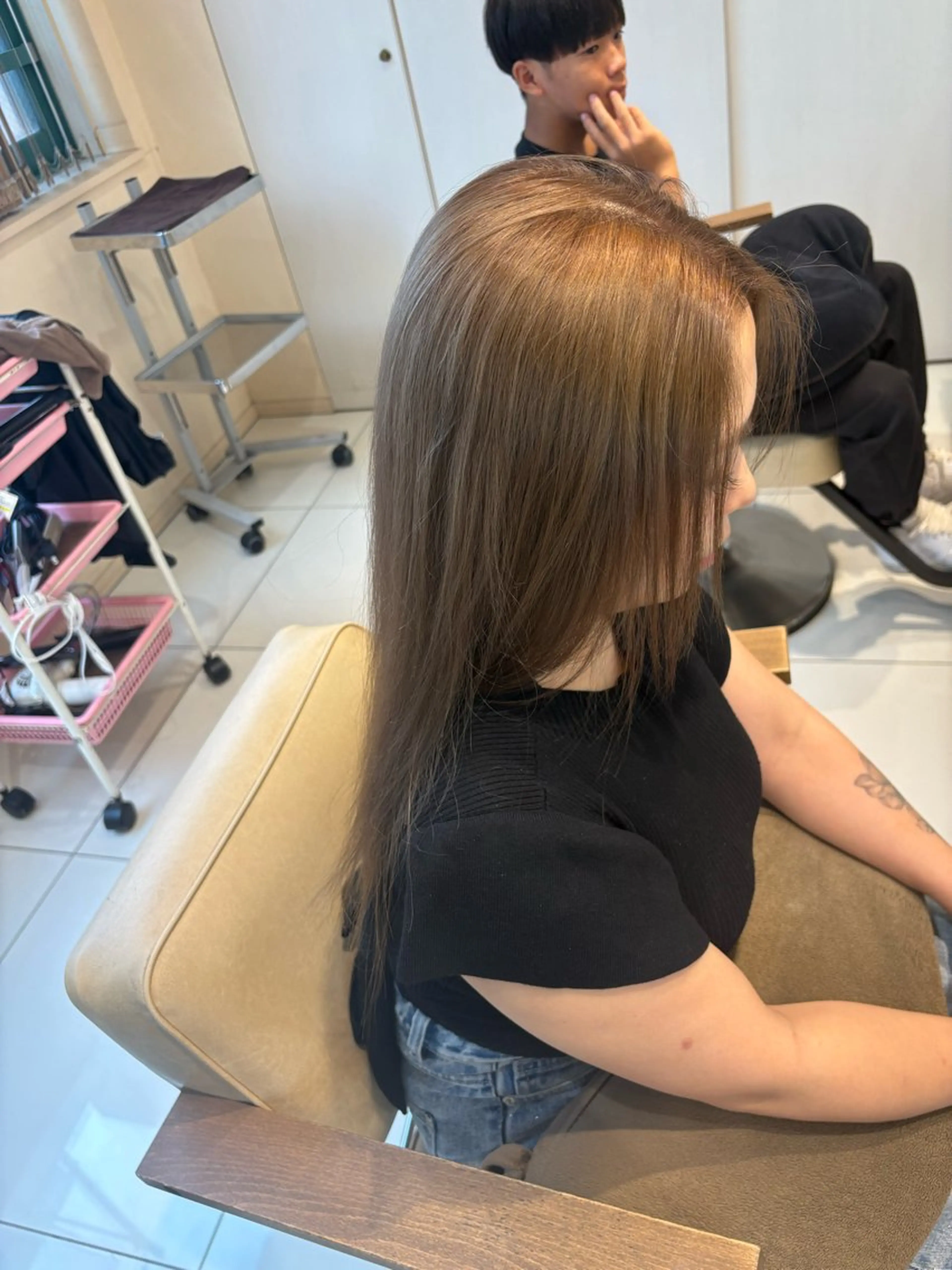 セミロング 本厚木パーマ＆ブリー チ特化メンズショートのヘアスタイル