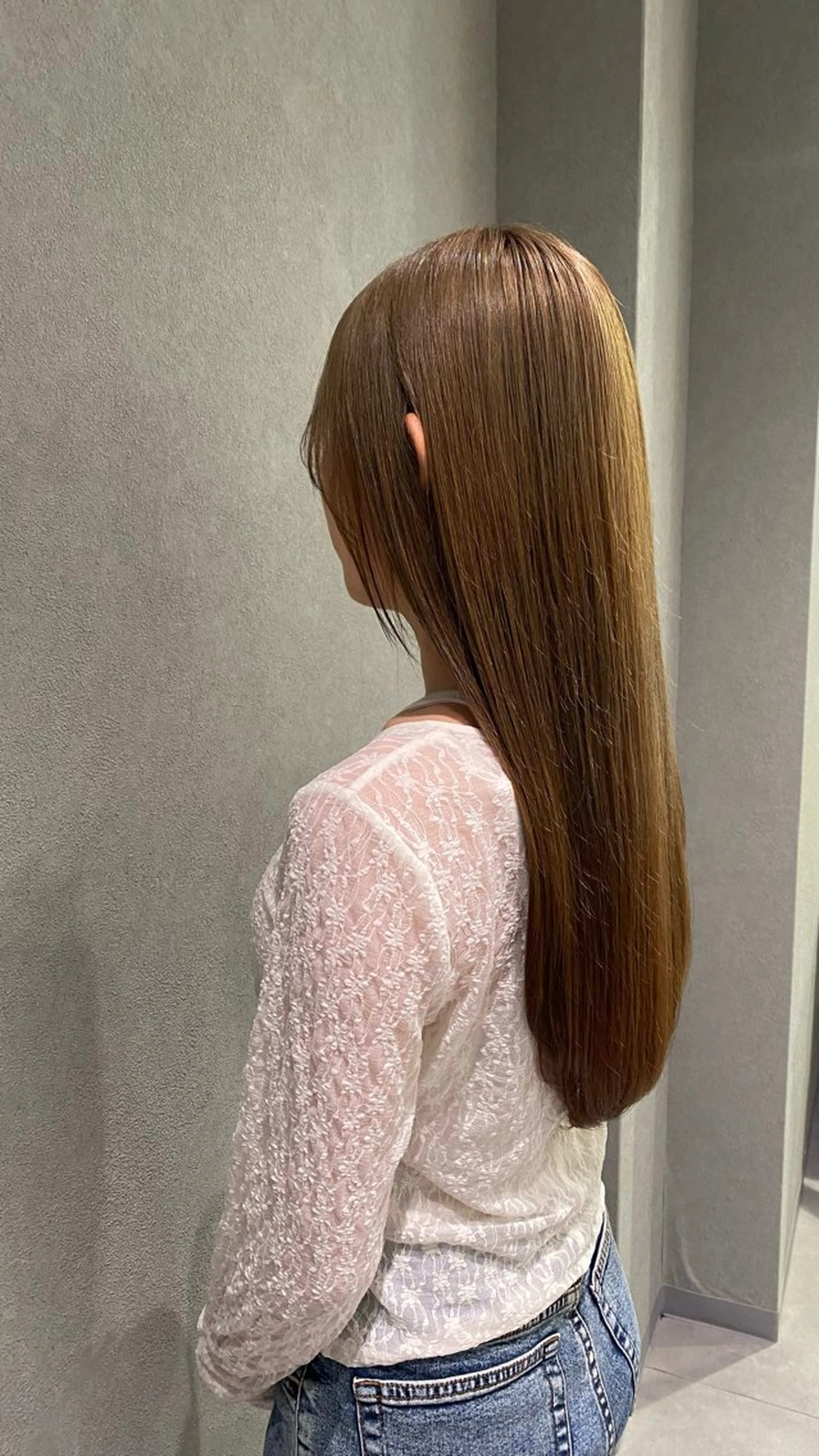 ロング カラー ベージュカラー ブリーチ Chouette .ayakaのヘアスタイル