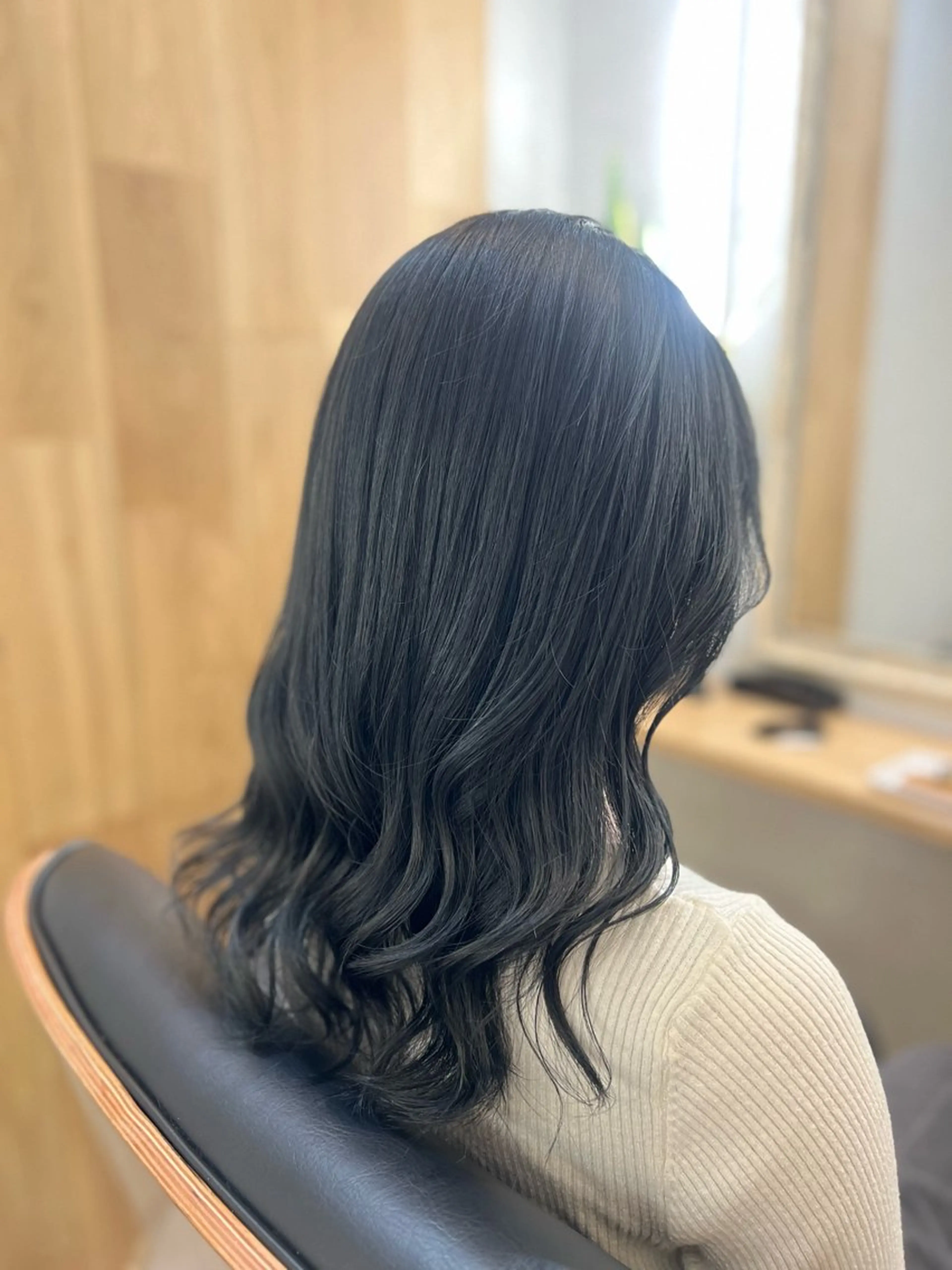 セミロング カラー ブリーチ ブルーカラー ブルージュ 多賀 順平のヘアスタイル