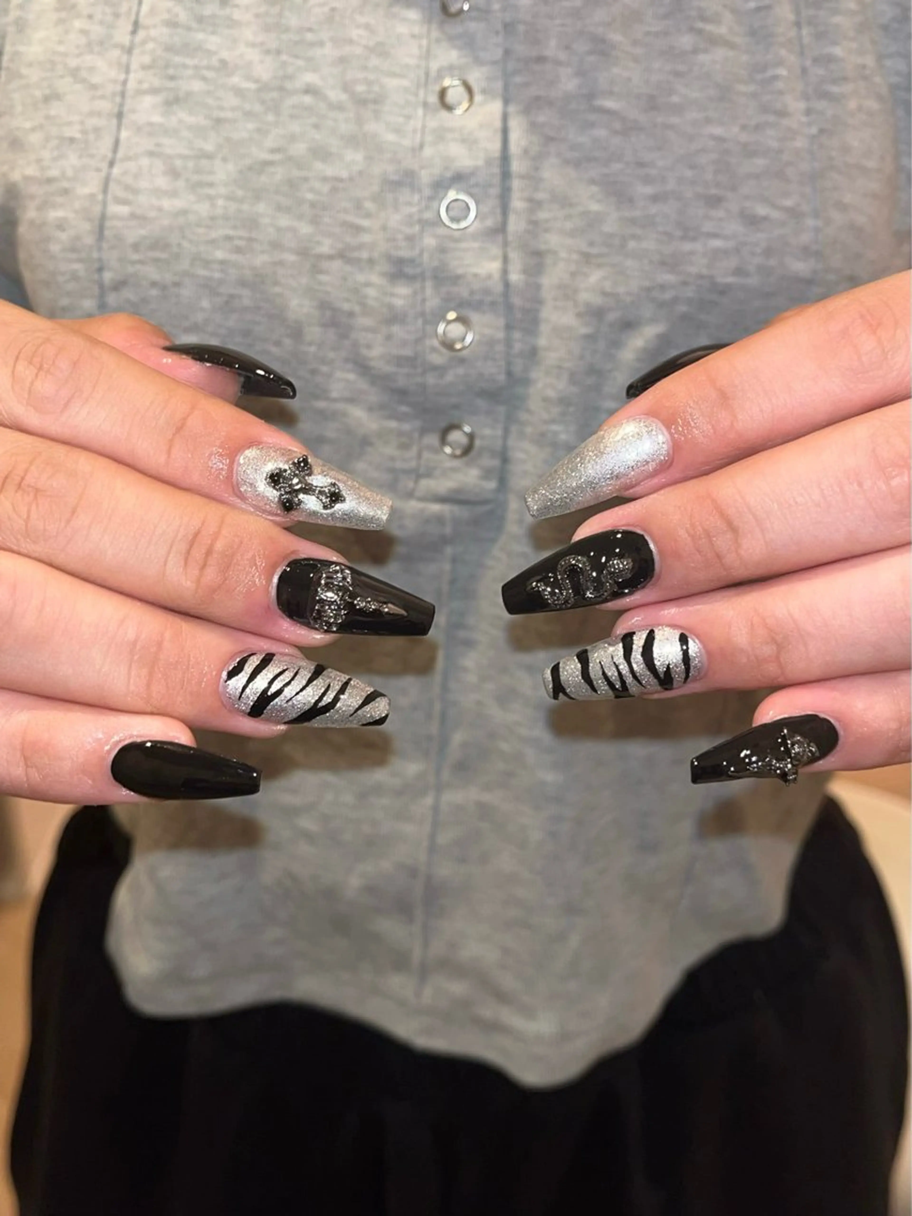 ネイル 持ち込み ハンドネイル 五十嵐 莉奈のネイルデザイン