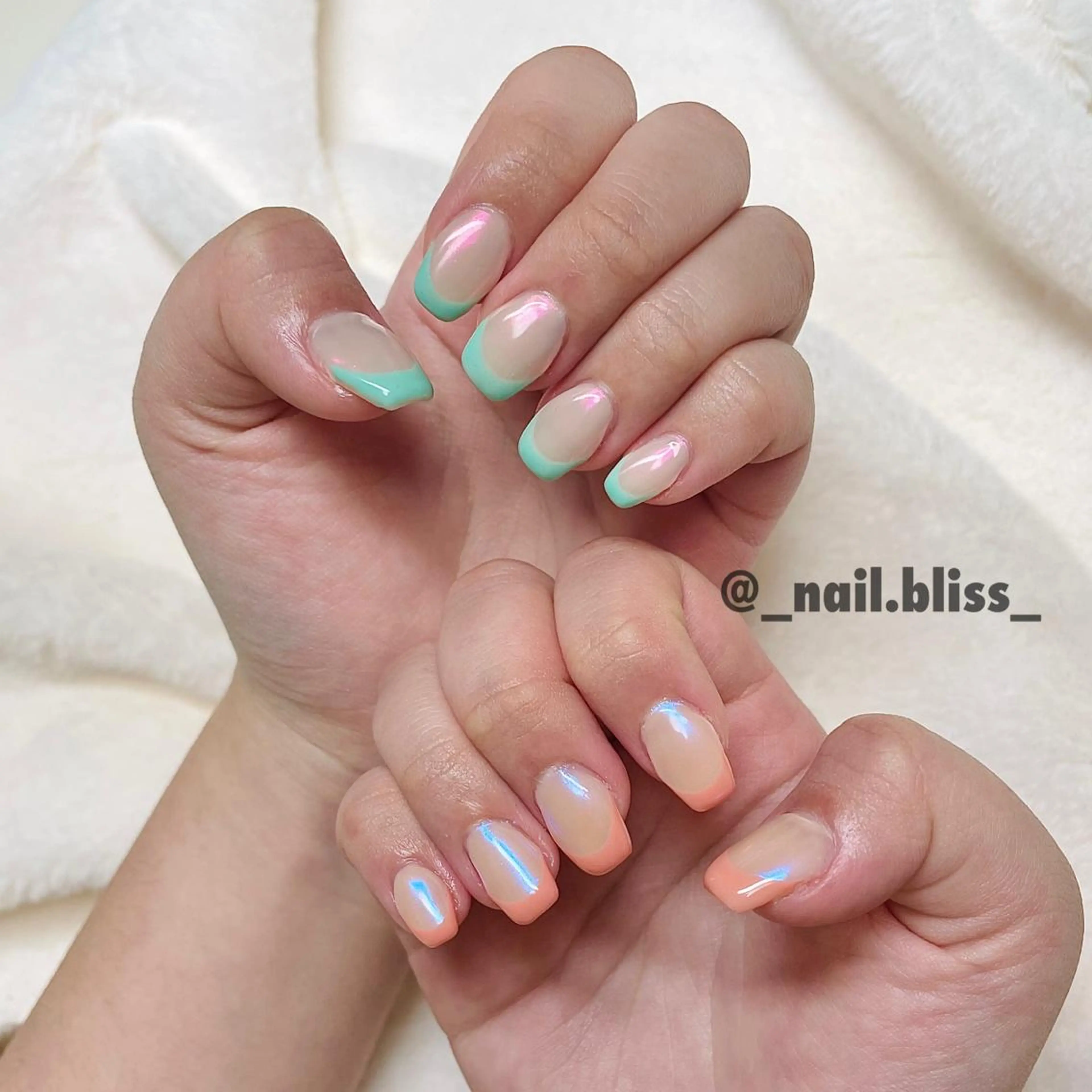 ネイル オーロラネイル フレンチネイル ハンドネイル NAIL BLISSのネイルデザイン