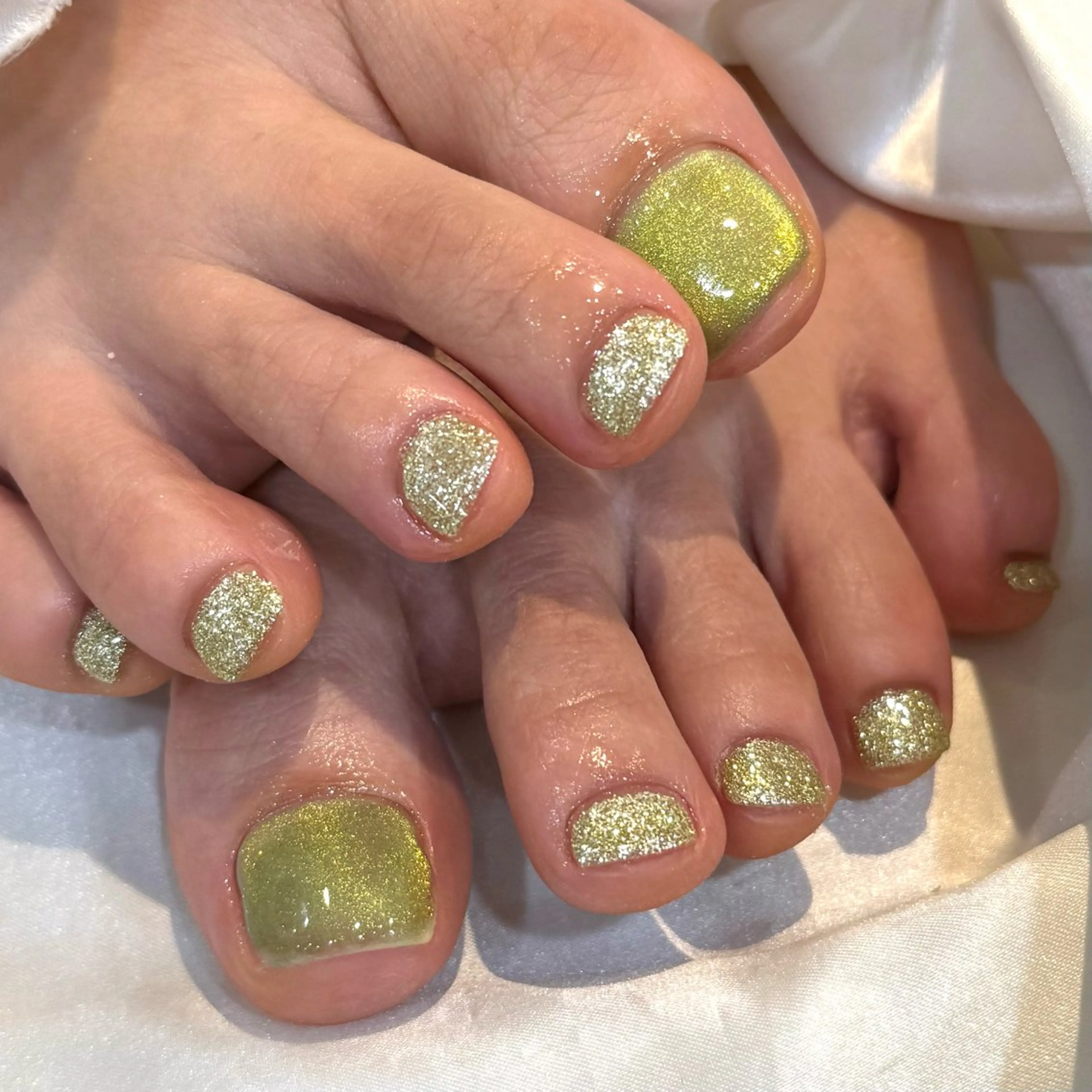 ネイル グリーン キラキラネイル マグネットネイル Ray nail natsu🎀のネイルデザイン