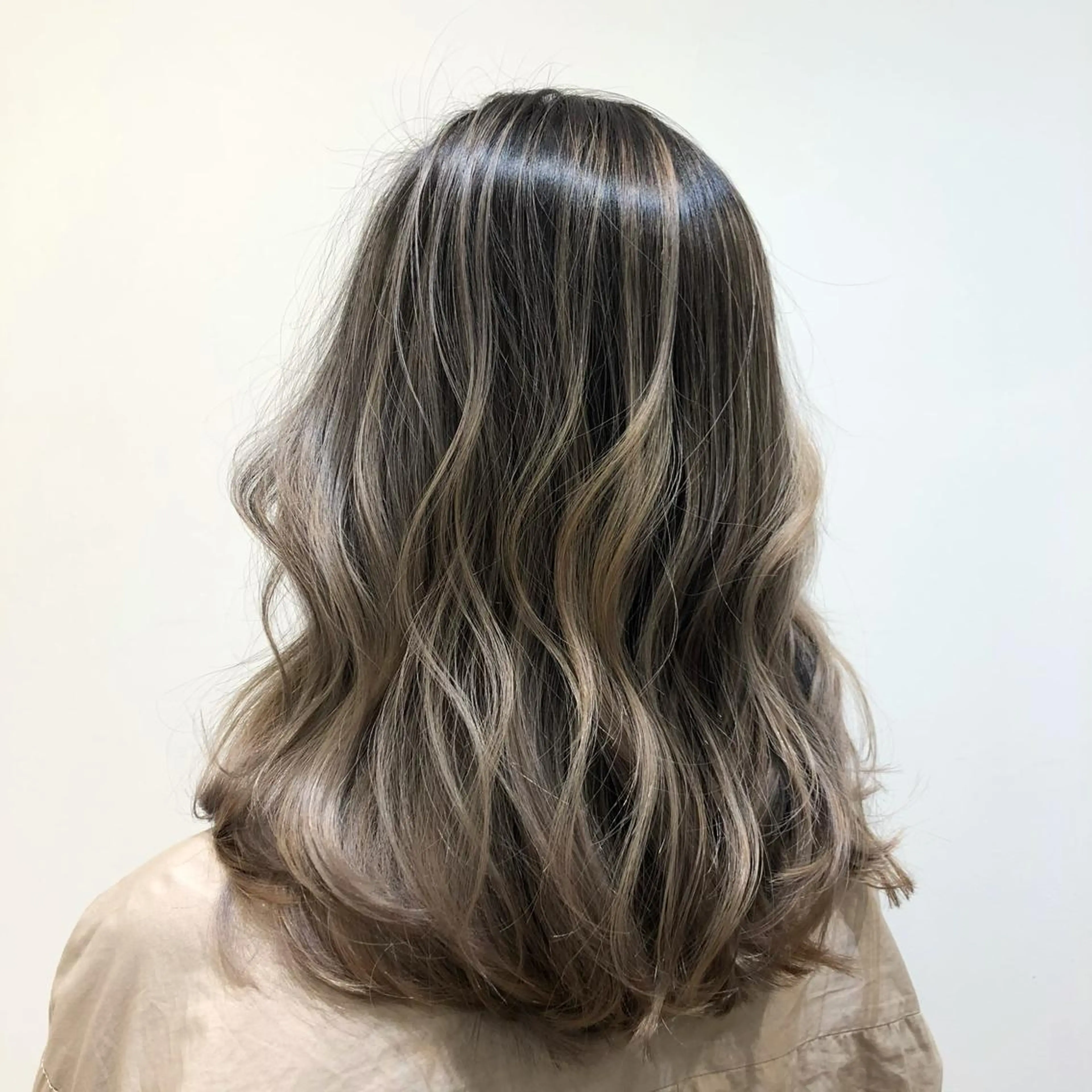 セミロング カラー ベージュカラー ホワイトベージュ ヘアカラー トリートメント 【店長】大根 亮太のヘアスタイル