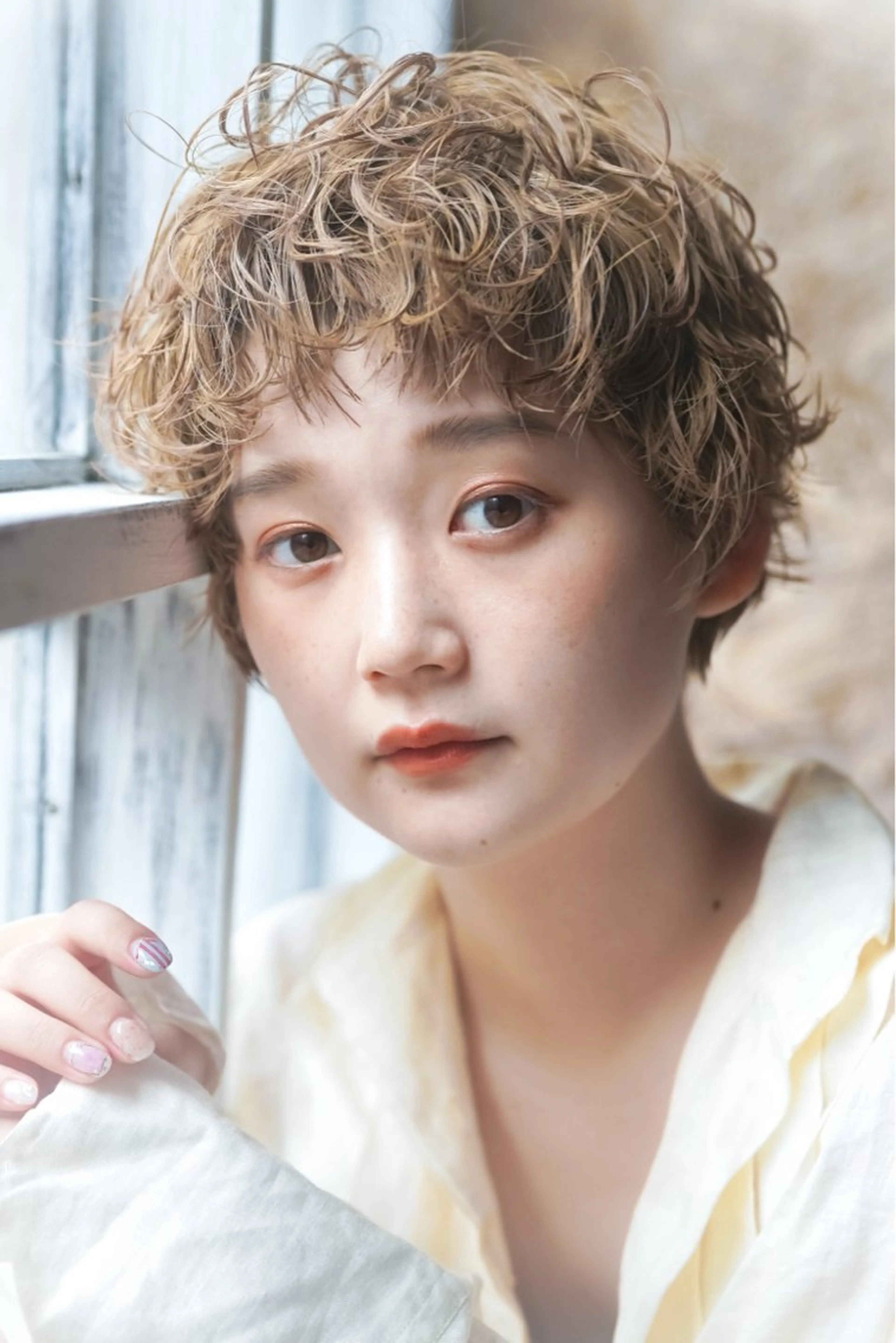 ショート パーマ くせ毛 カット パーマ ズミ/垢抜けレイヤー 🦖透明感カラーのヘアスタイル