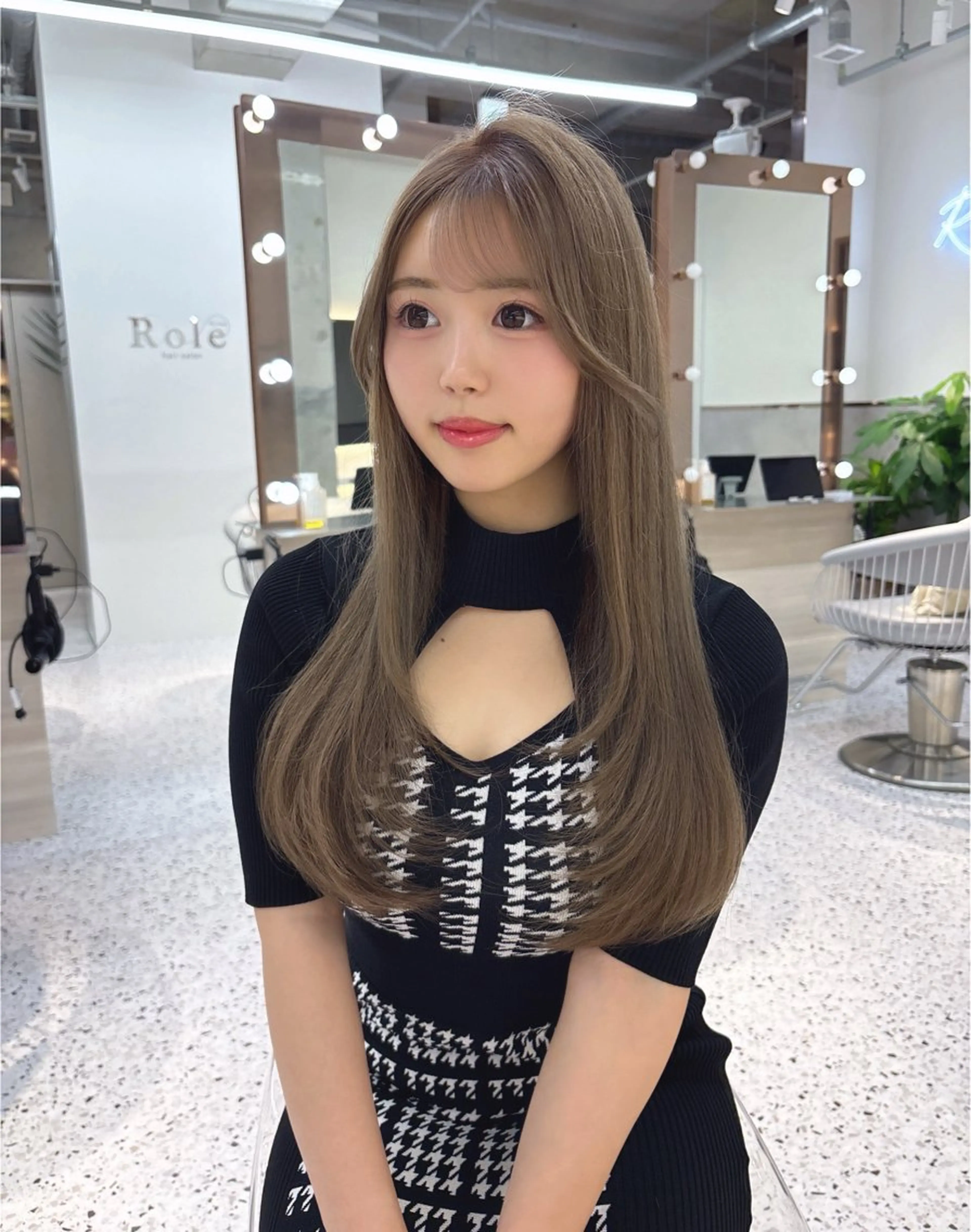 ロング yui🎀透明感 ベージュカラー／博多のヘアスタイル