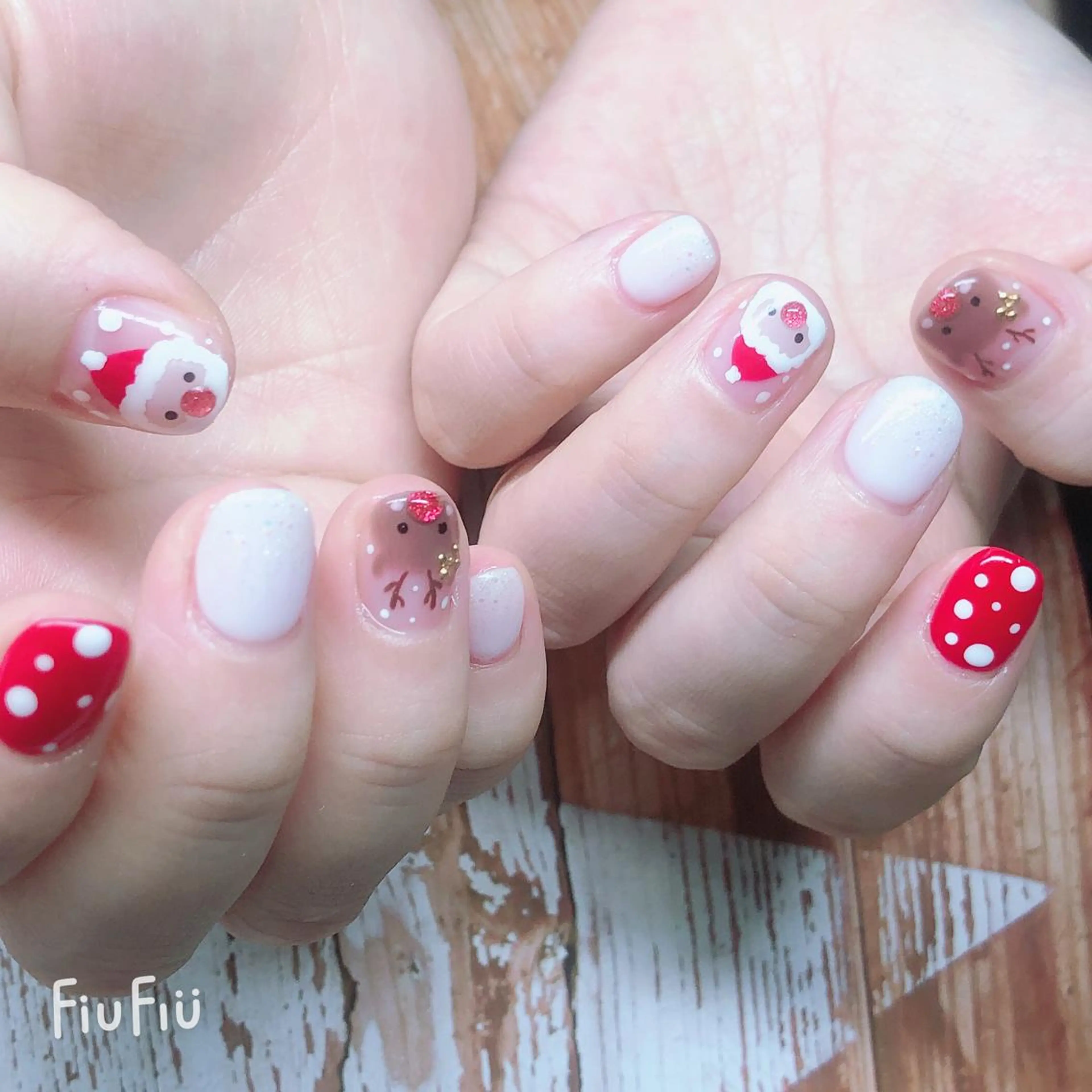 ミディアム ネイル ハク キのネイルデザイン