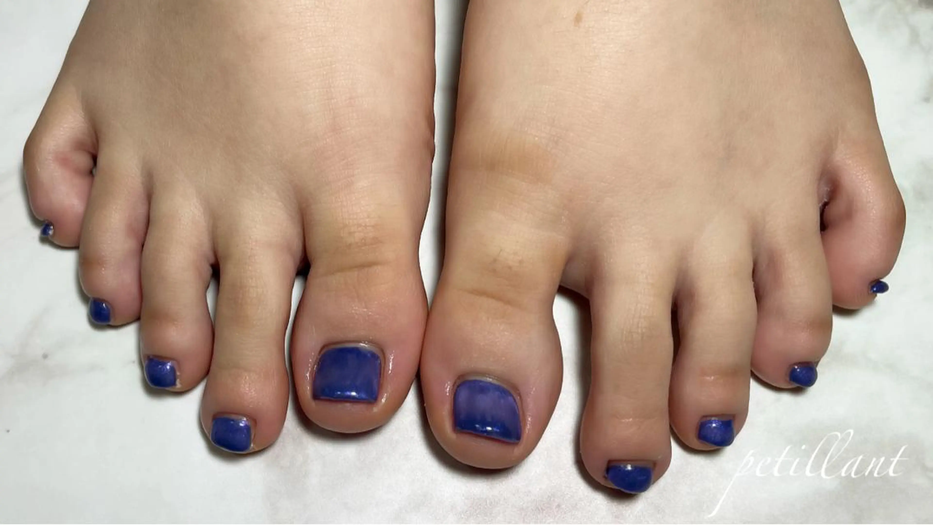 ネイル オーロラネイル ブルー クリアネイル フットネイル キラキラネイル nail salon petillantのネイルデザイン