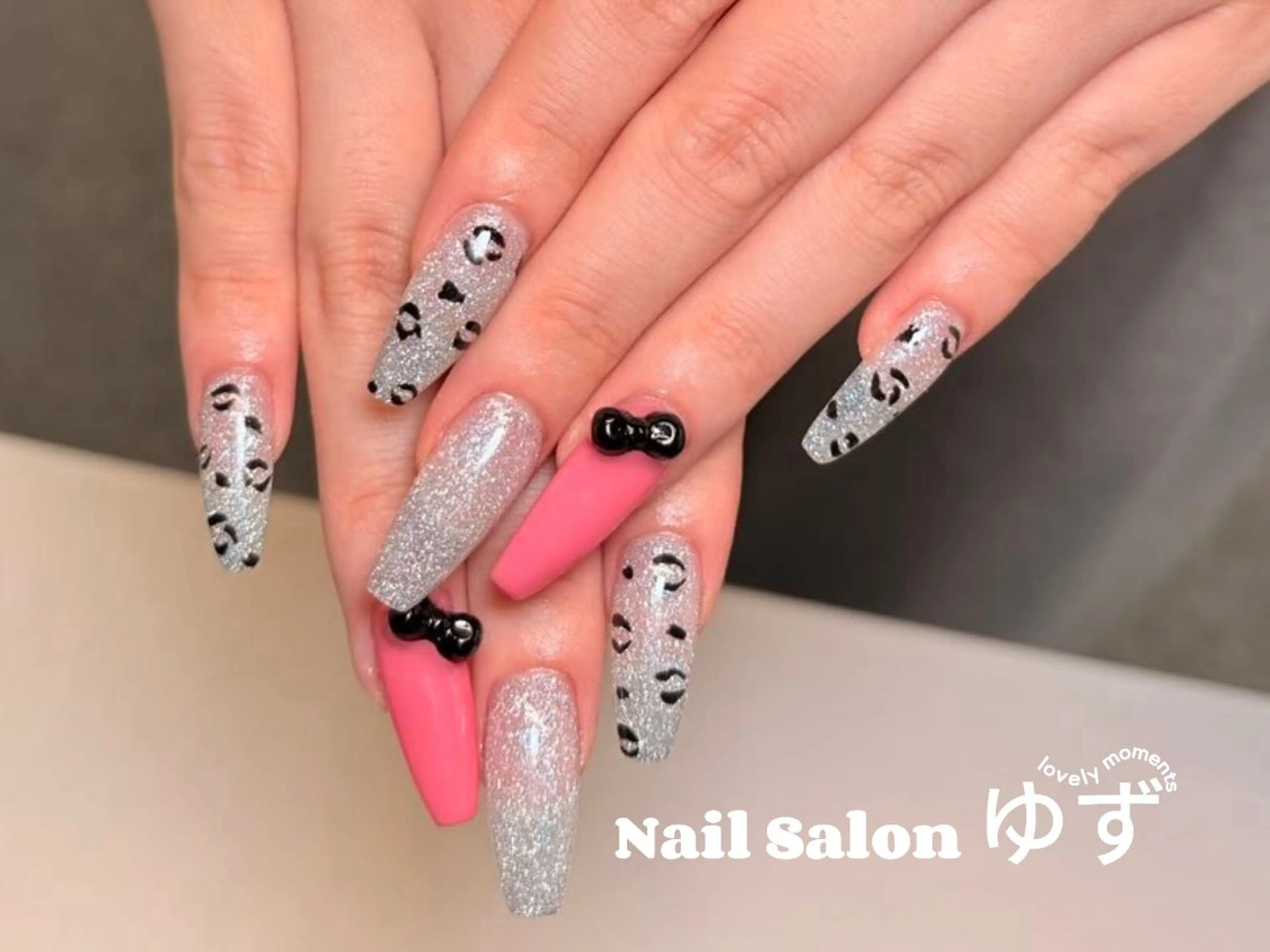 ネイル フラッシュネイル ガーリー キラキラネイル 韓国ネイル ワンカラーネイル ハンドネイル ネイルサロン ゆずのネイルデザイン