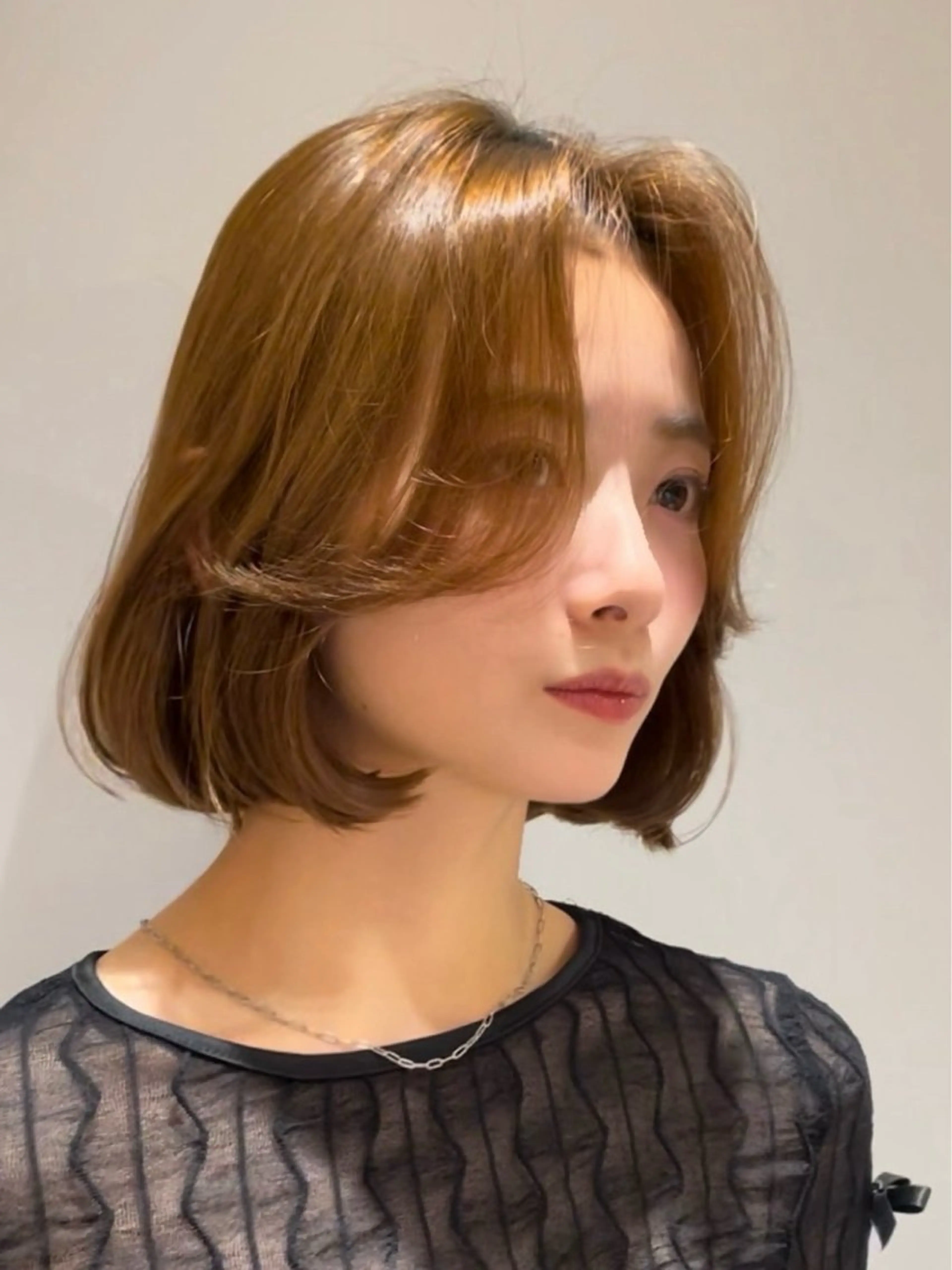 ショート ブリーチなしWカラー /レイヤーカット大阪のヘアスタイル