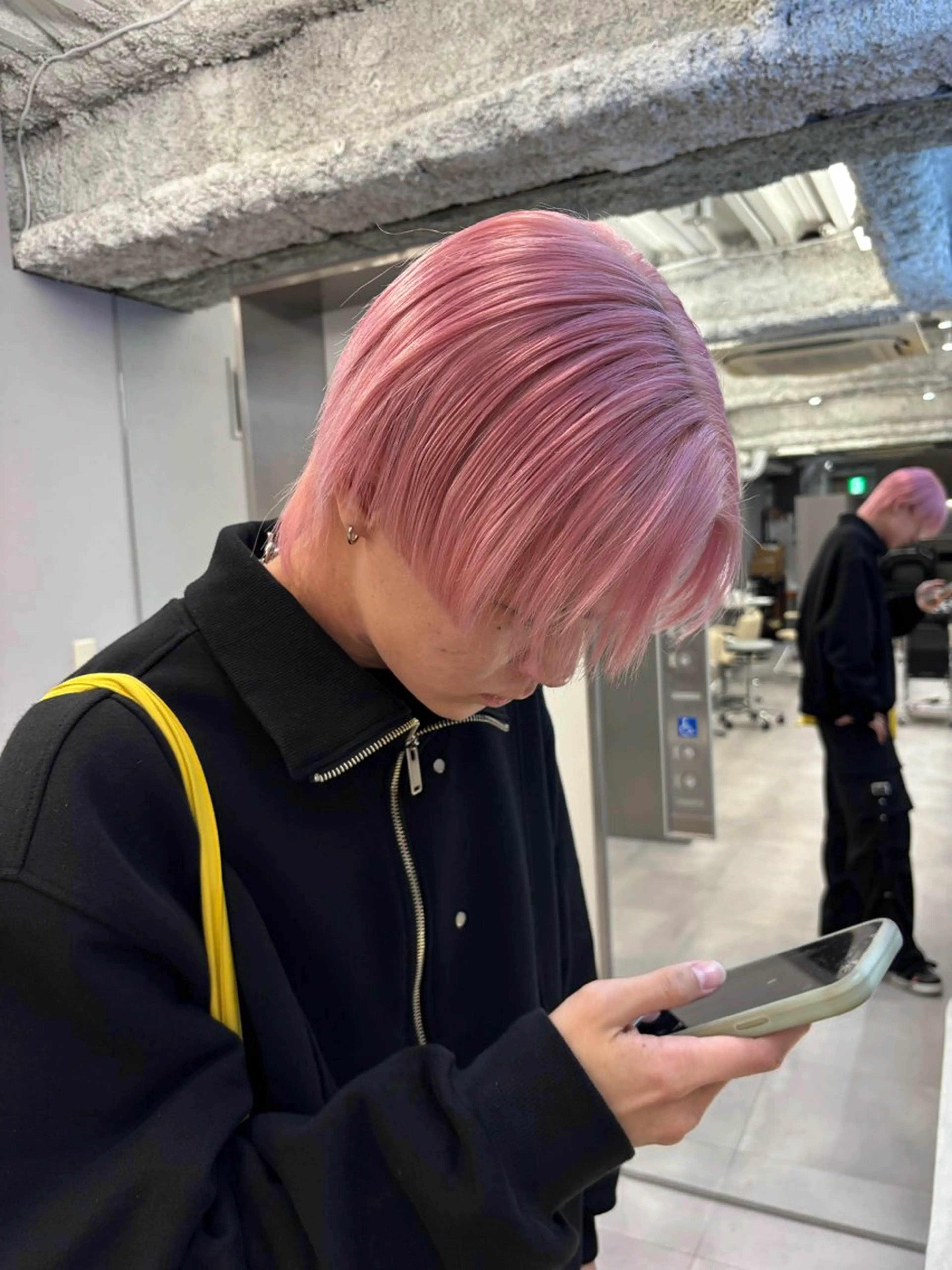 カラー メンズ ピンクカラー ヘアカラー 名古屋／デザイン／ ブリーチ/松井亮磨のヘアスタイル