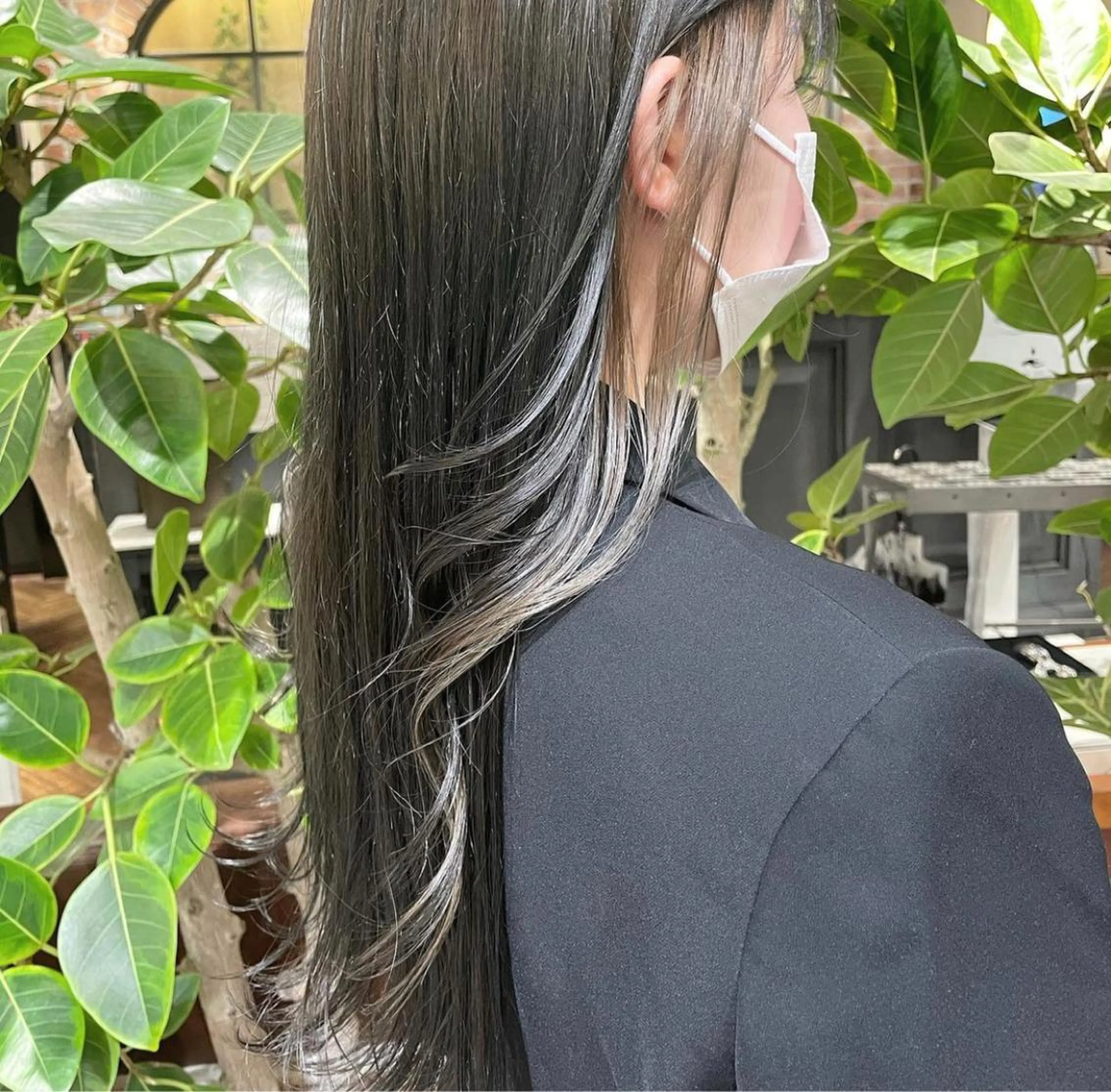 ロング カラー ベージュカラー イヤリングカラー ハイトーンカラー/ ダブルカラー/EMIのヘアスタイル