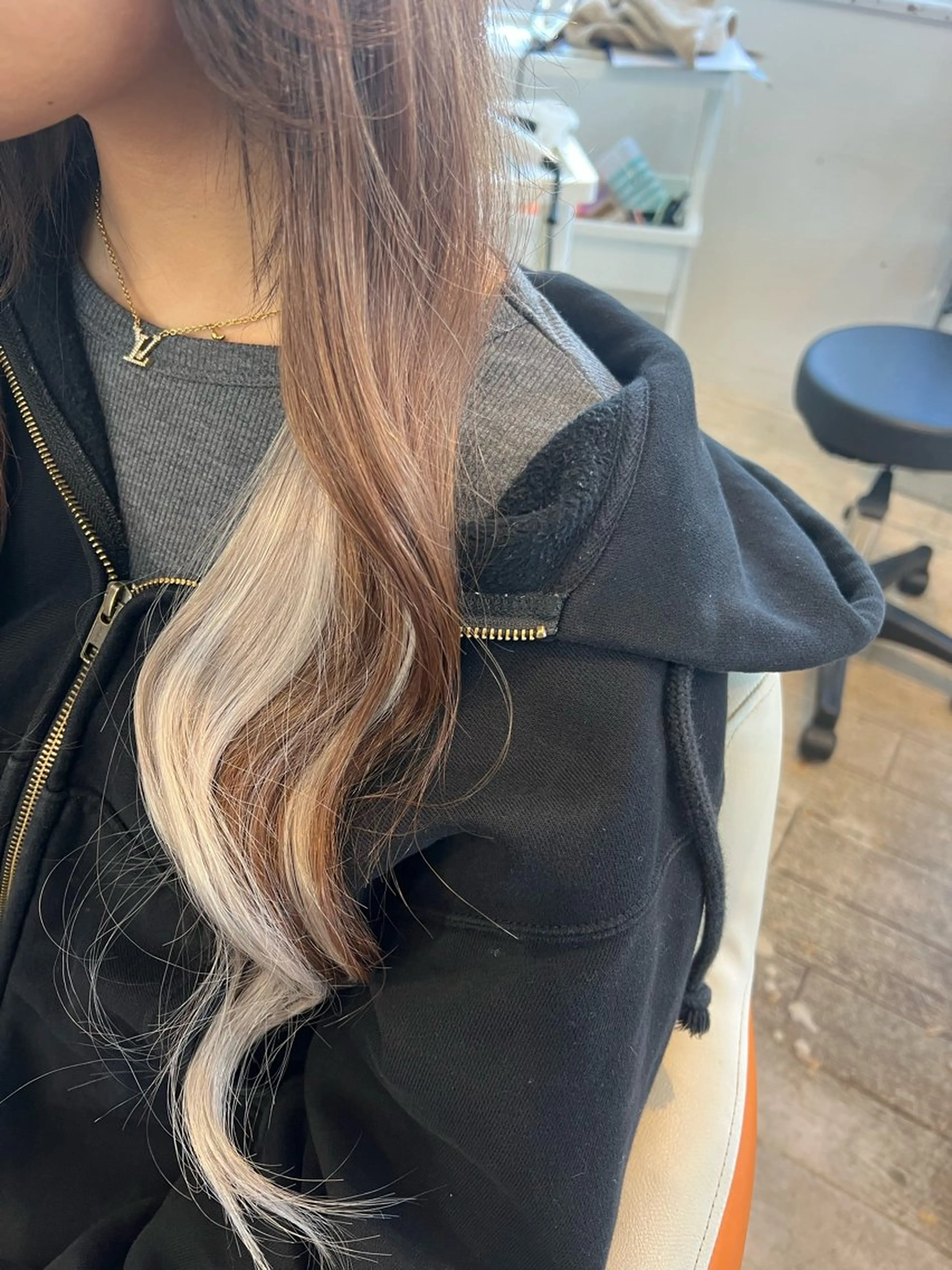 セミロング カラー エクステ 辻村 遥楓のヘアスタイル