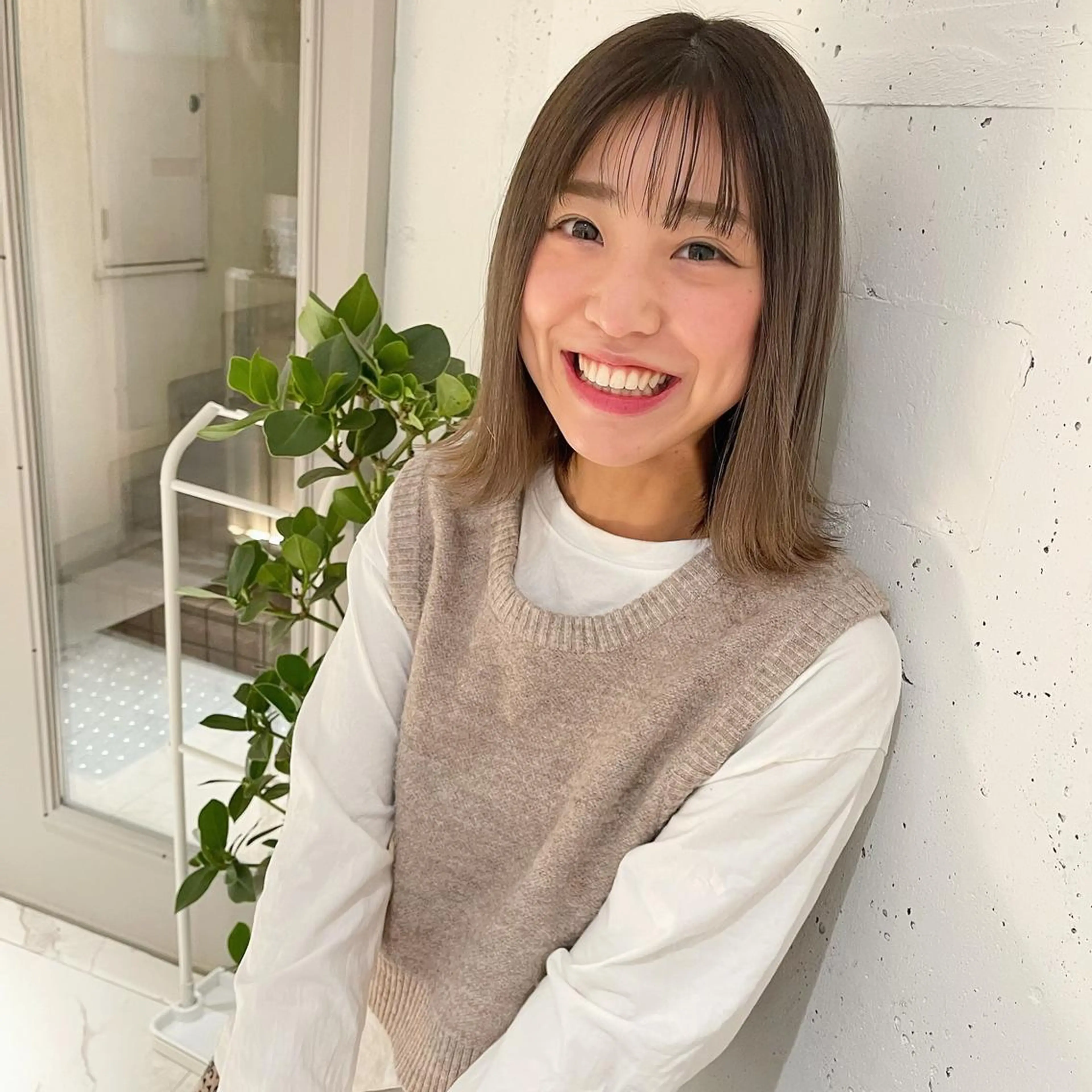 ミディアム カラー ベージュカラー ブリーチ ケアブリーチ グラデーションカラー グレージュ カジュアルを女っぽく 𝗮𝘆𝗮𝗰𝗼のヘアスタイル