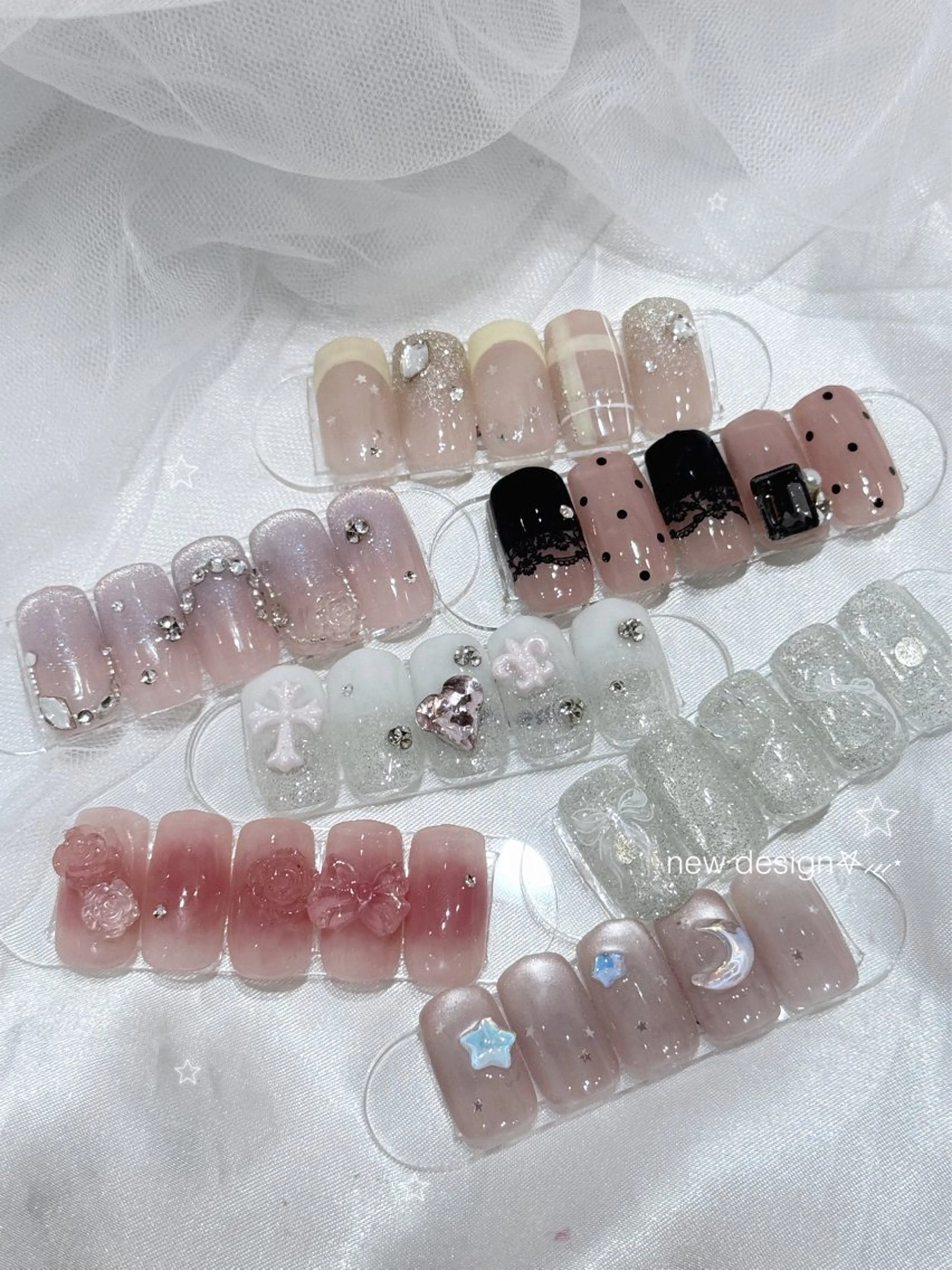 ネイル チークネイル フラッシュネイル ジェルネイル レース マグネットネイル ハンドネイル natsuki 💫のネイルデザイン