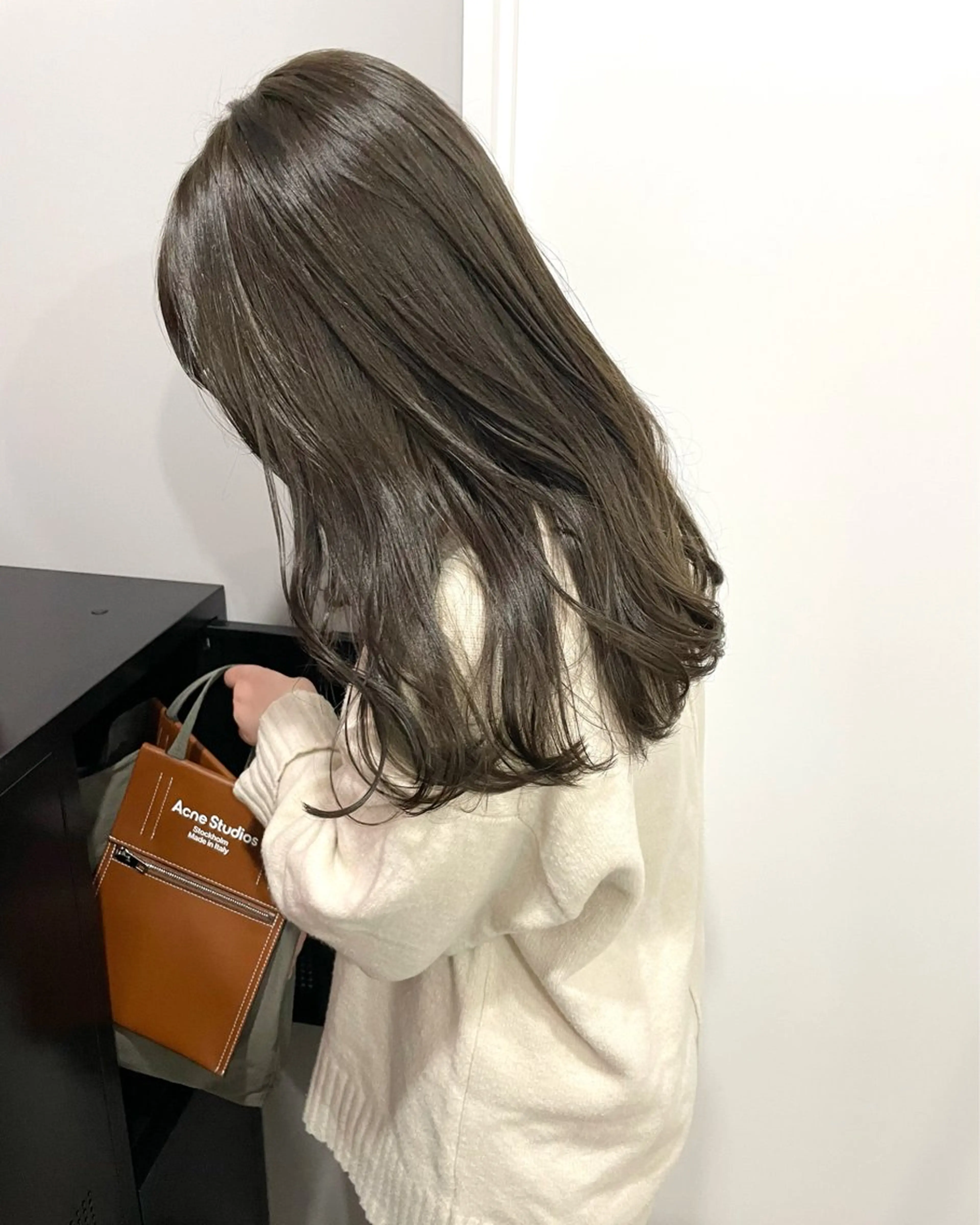 ロング カラー 透明感カラー グレージュ オリーブグレージュ オリーブグレー ヘアカラー Kamie 三宮のヘアスタイル