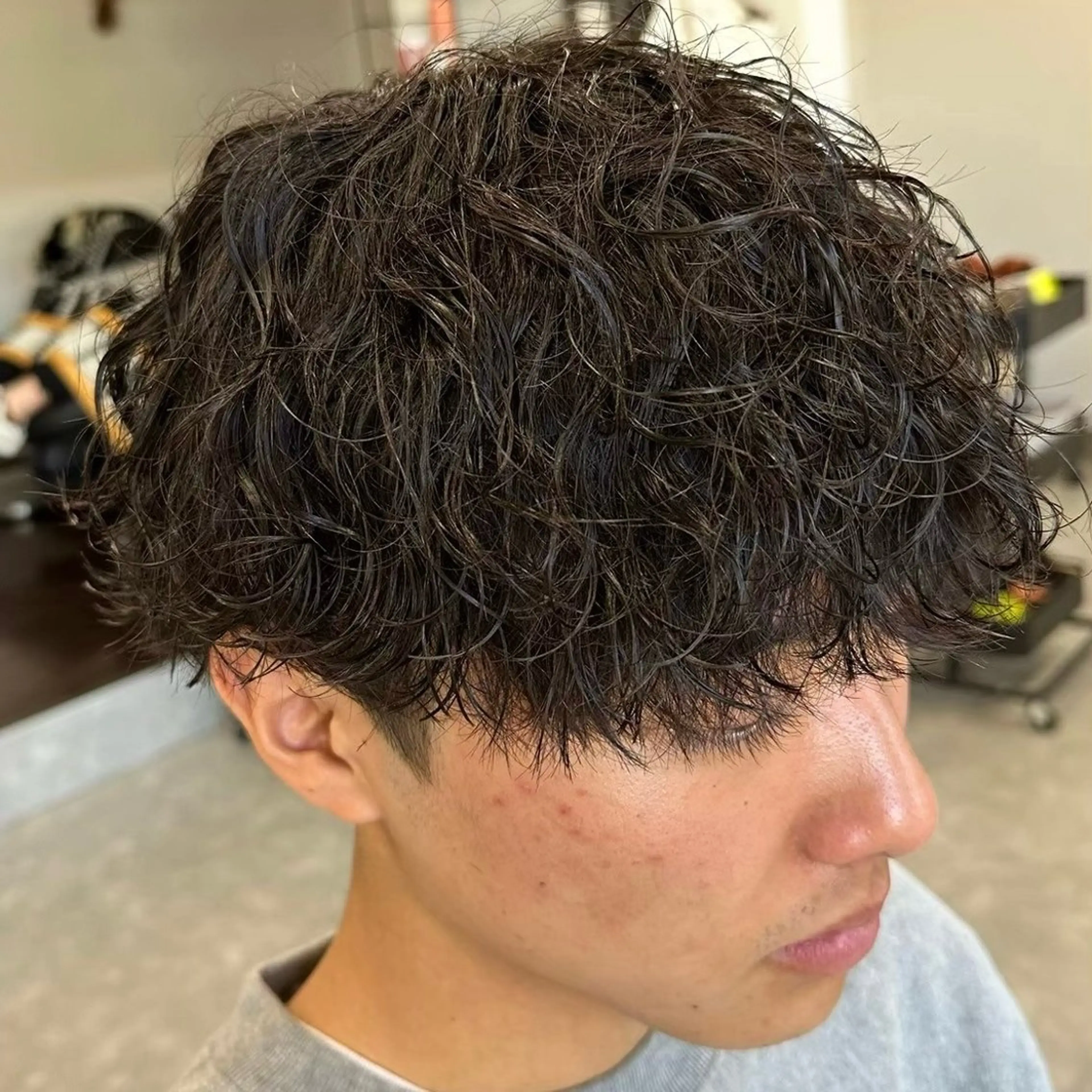 ショート パーマ メンズ メンズパーマ メンズツイストパーマ ツイストスパイラルパーマ スパイラルパーマ ツイストパーマ FeU【フゥ】所属・メンズパーマ WATARUのヘアスタイル