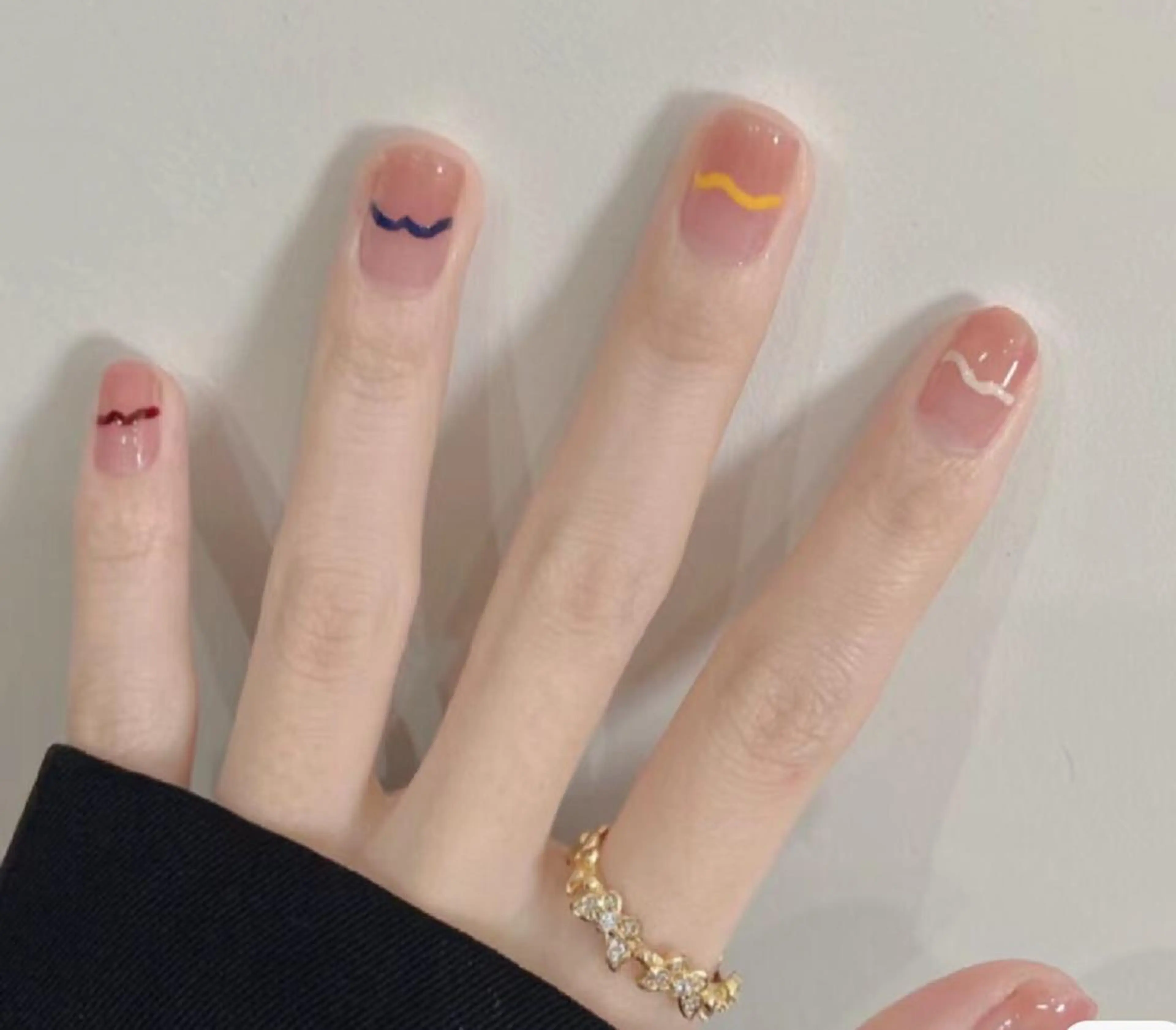 ネイル ハンドネイル MoonNail ユリ🌸のネイルデザイン