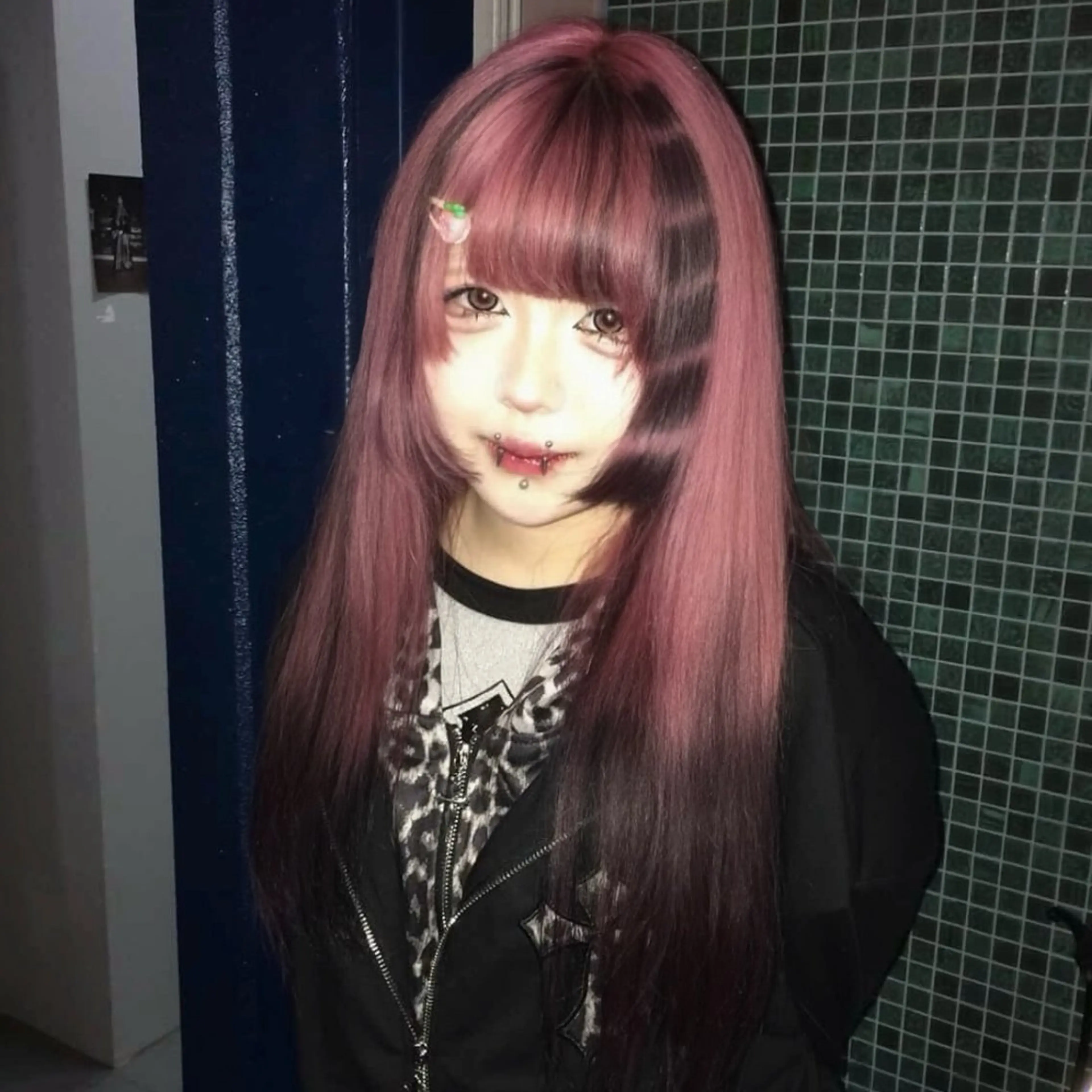 ロング カラー ヘアカラー にちか /似合う個性派カラーのヘアスタイル