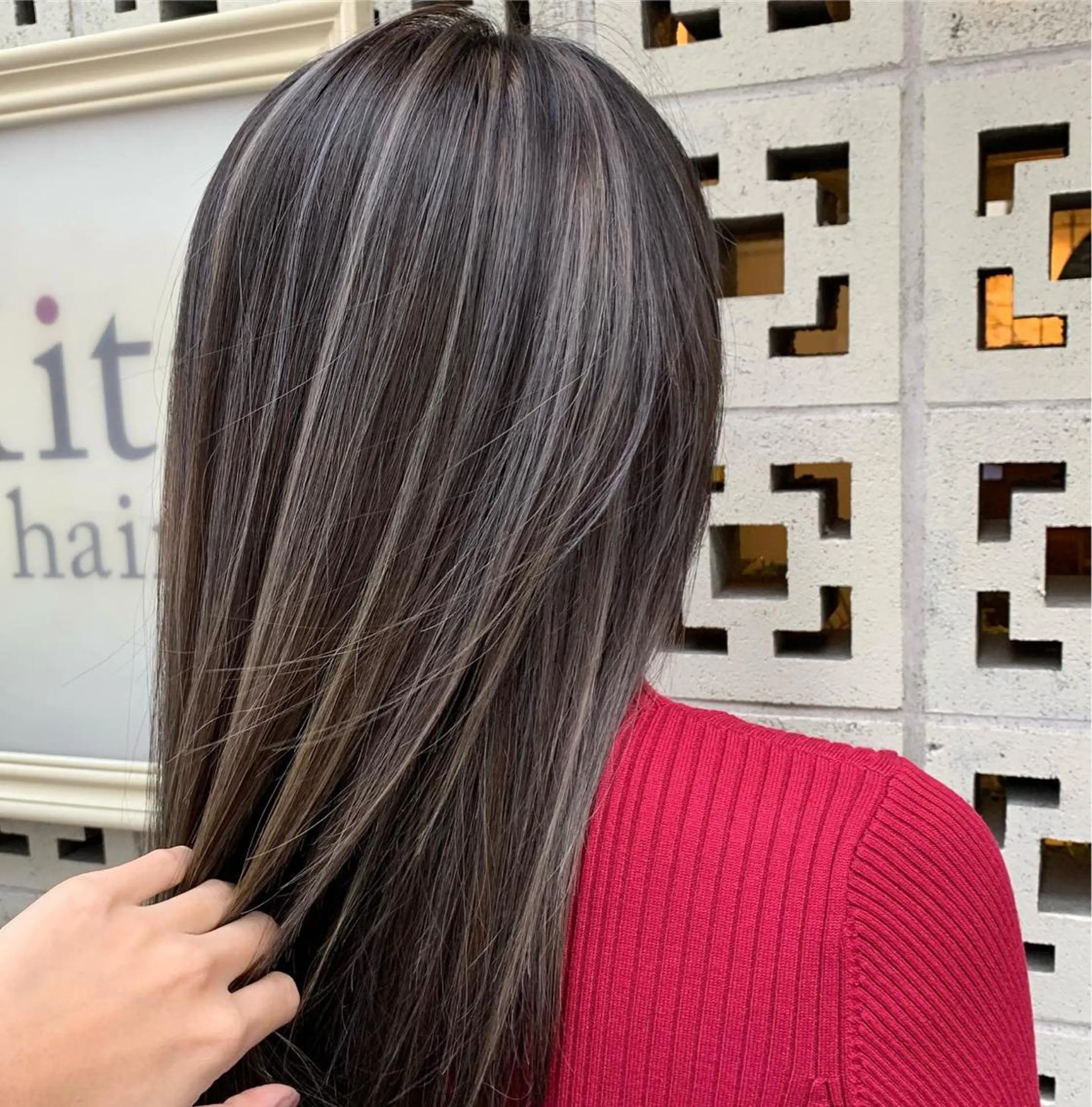 ロング カラー グレージュ ハイライトカラー ハイライト ミルクティーベージュ ブリーチ 店長 清水のヘアスタイル