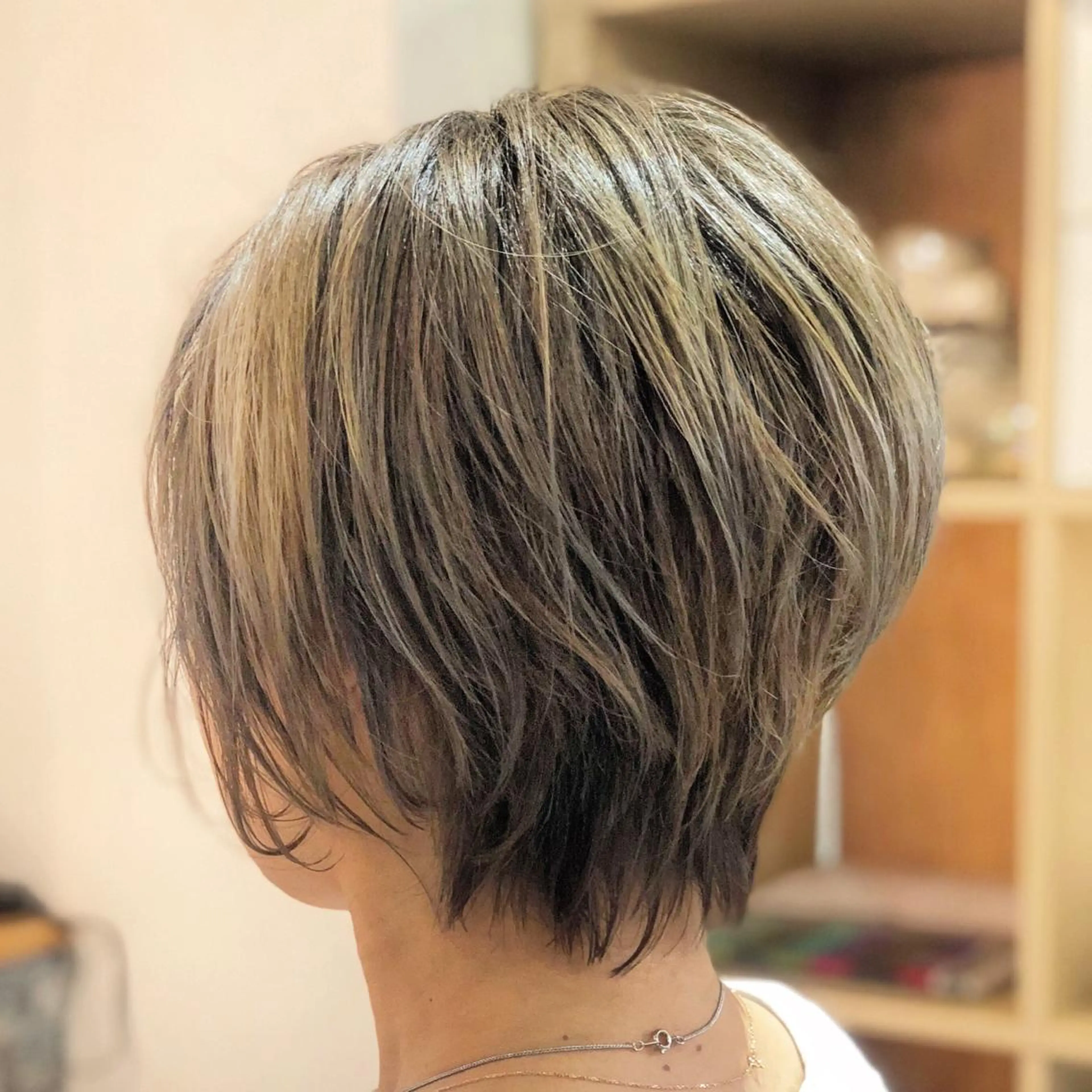 ショート カラー パーマ ヘアアレンジ ネイル マツエク・マツパ ショートヘア ショートネイル 一人一人の輝きを 心を込めてのヘアスタイル