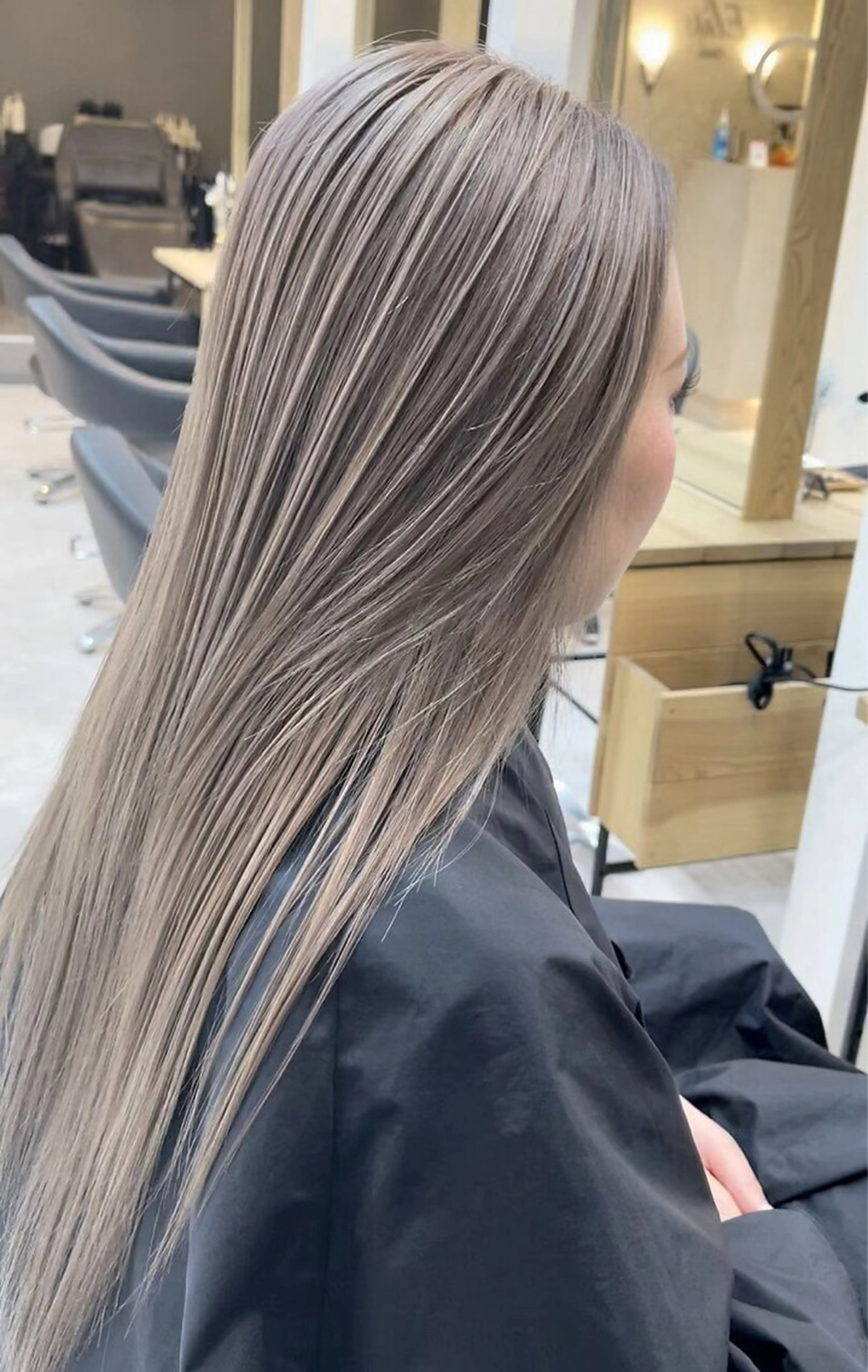 ロング カラー 西井 好生のヘアスタイル