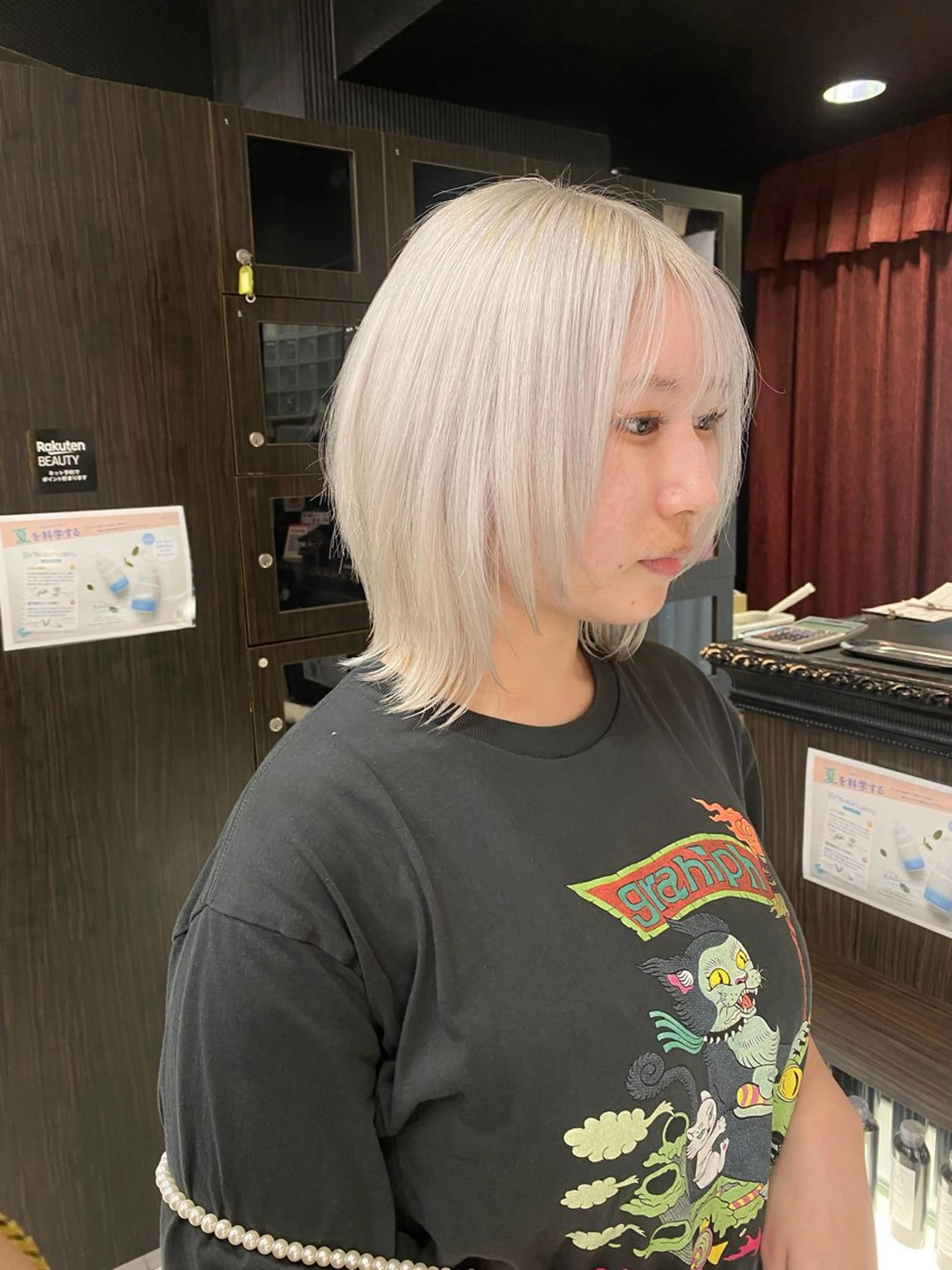 セミロング カラー レイヤーカット ホワイト系はお任せ /ブリーチ/店長岩崎のヘアスタイル