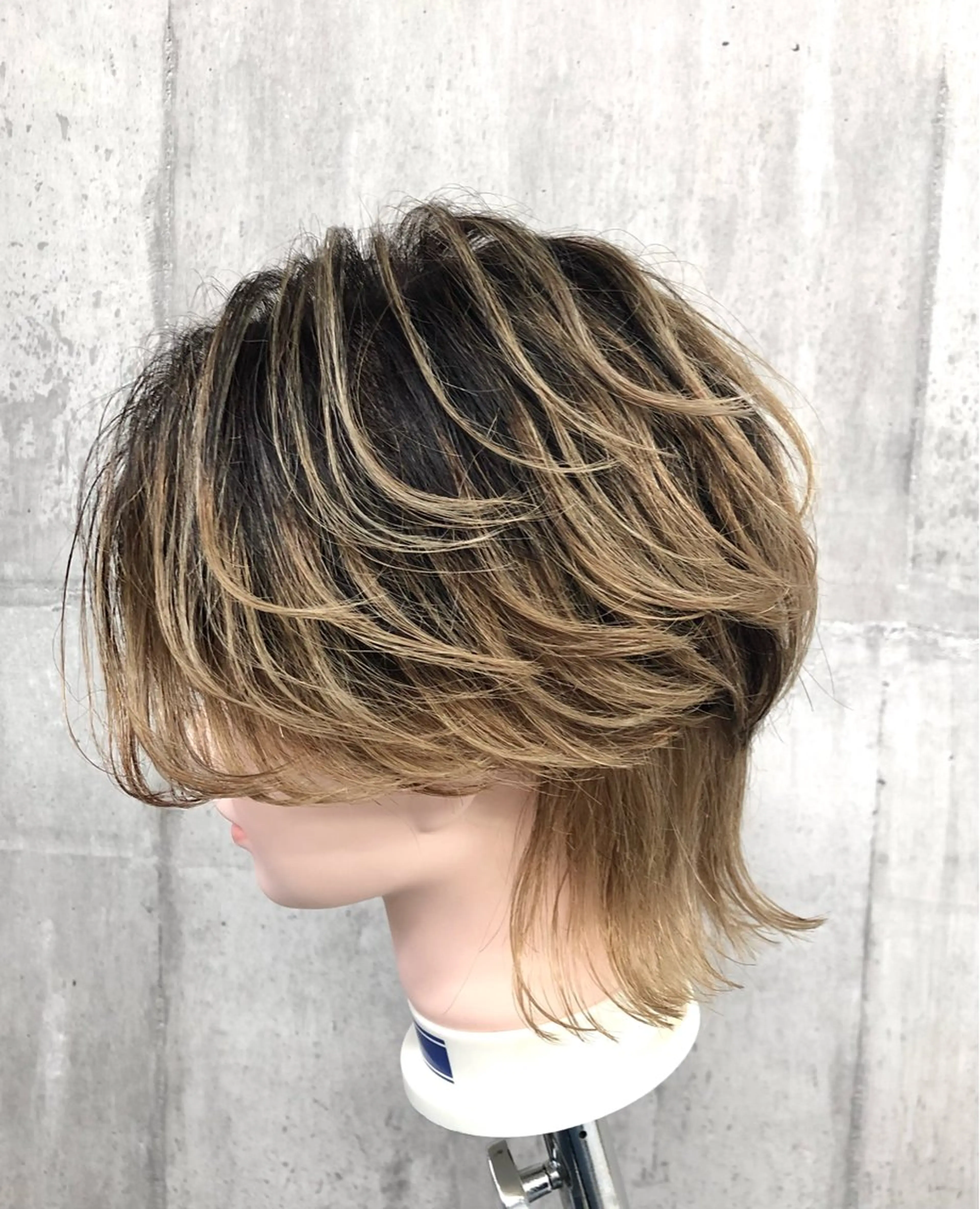 ショート メンズ メンズバレイヤージュ センターパート メンズウルフカット レイヤーカット ウルフカット カット ヘアカラー トリートメント ショート、韓国メンズ ヘアのかつらぎのヘアスタイル