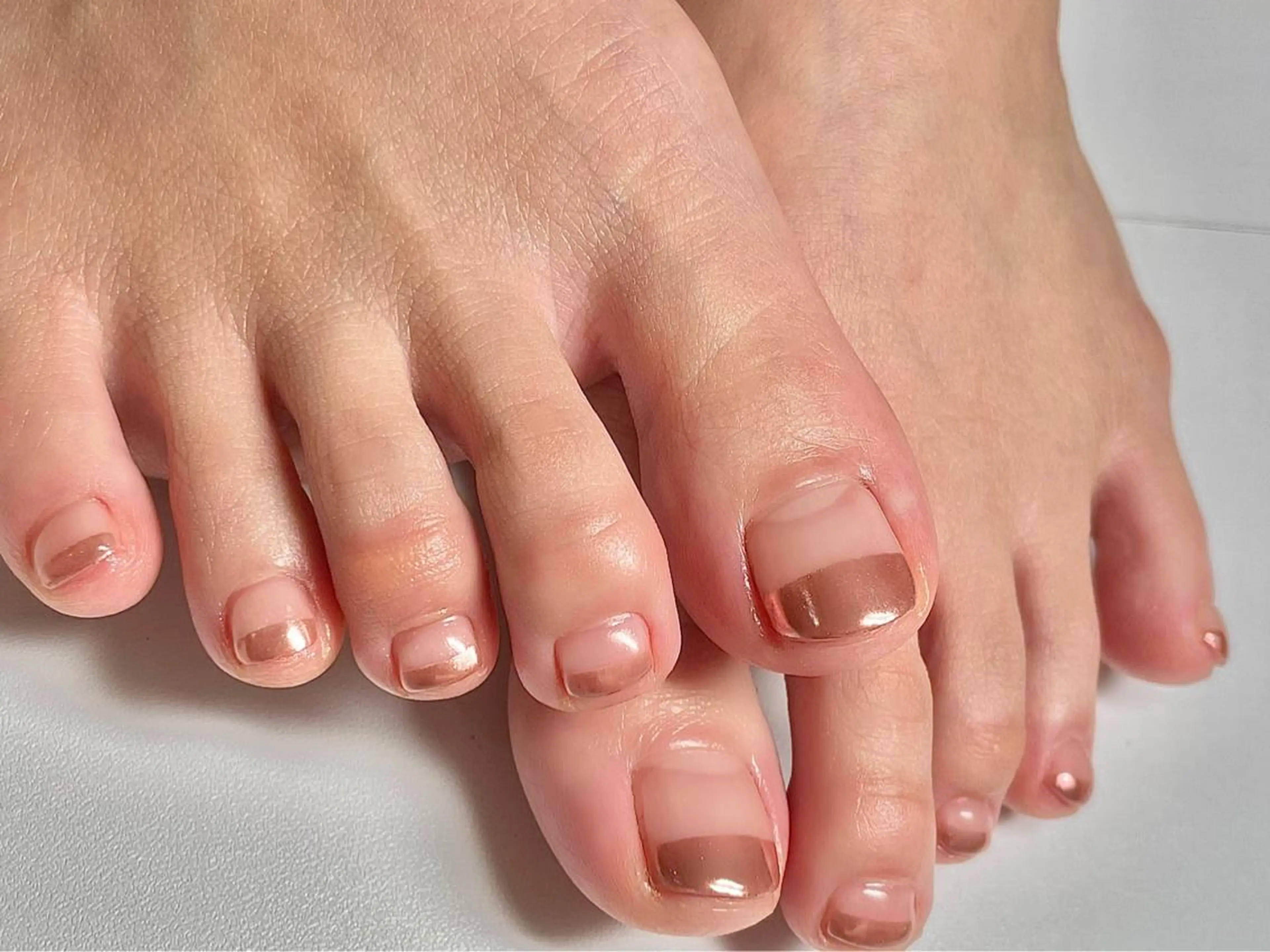 ネイル フレンチネイル ミラーネイル フットネイル R nail.のネイルデザイン