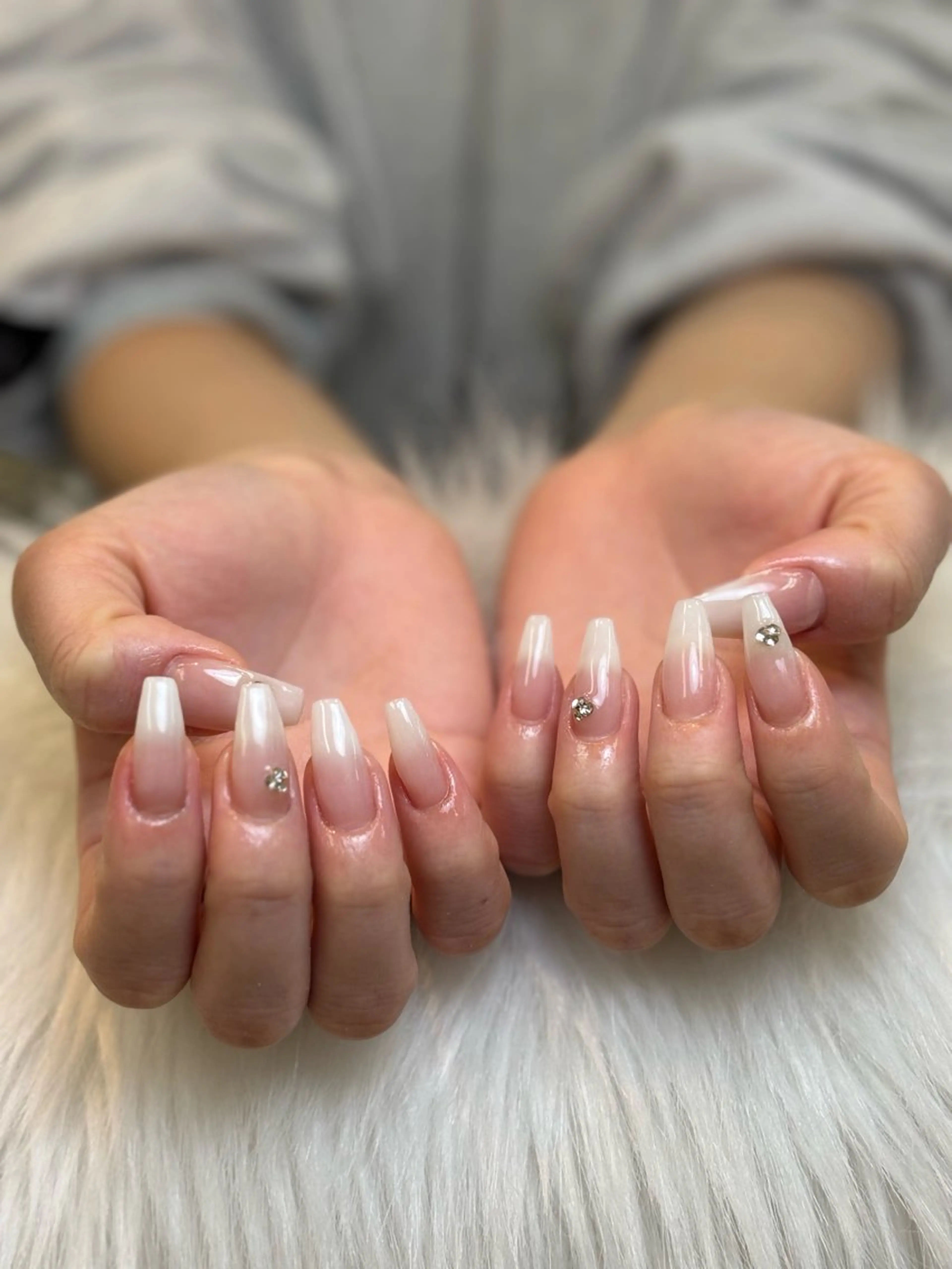 ネイル グラデーション キラキラネイル ワンカラーネイル 冬ネイル Jenn Nail Salonのネイルデザイン