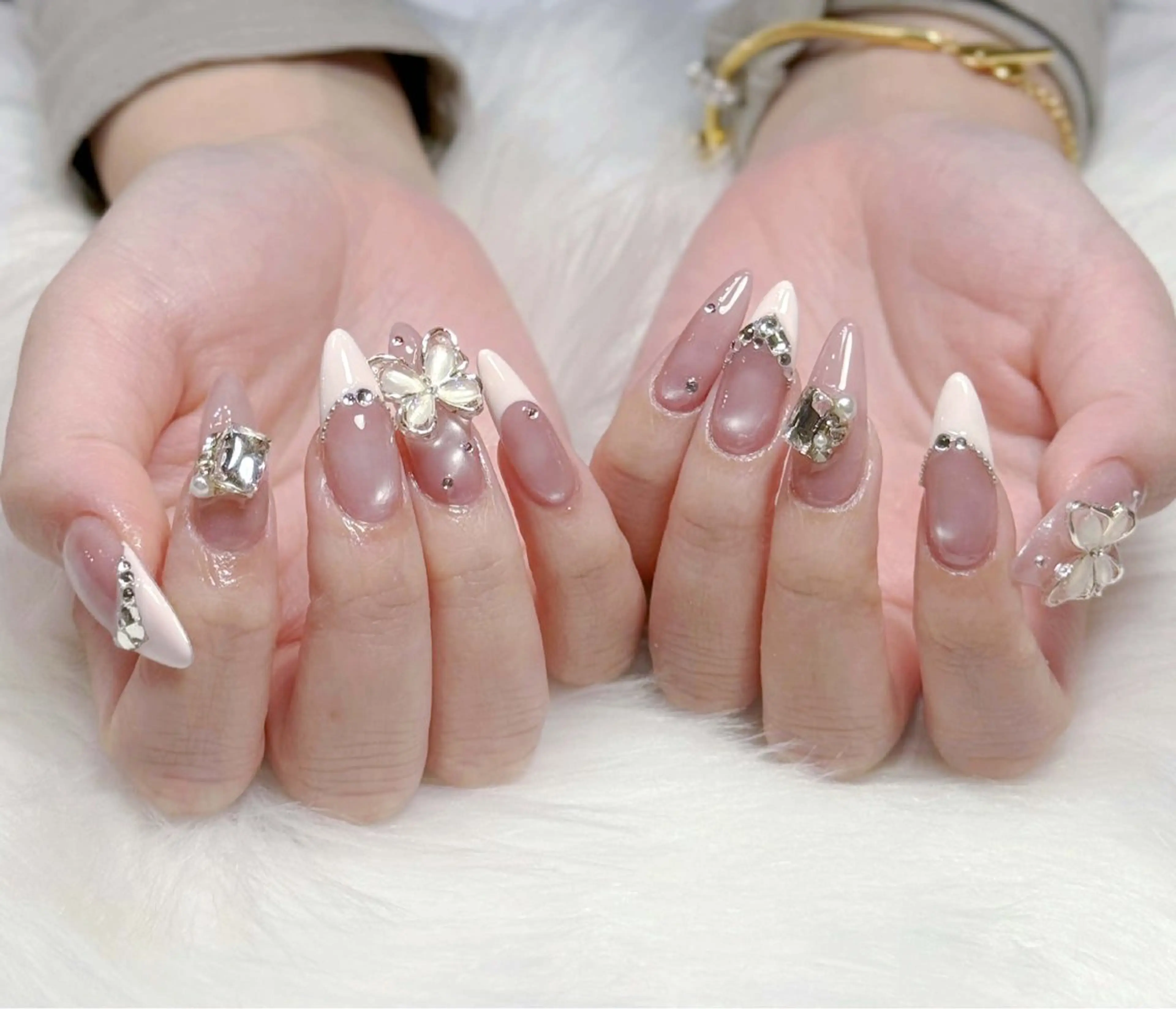 ネイル オーロラネイル チークネイル フットネイル フレンチネイル ジェルネイル ハンドネイル Havi Nailsのネイルデザイン