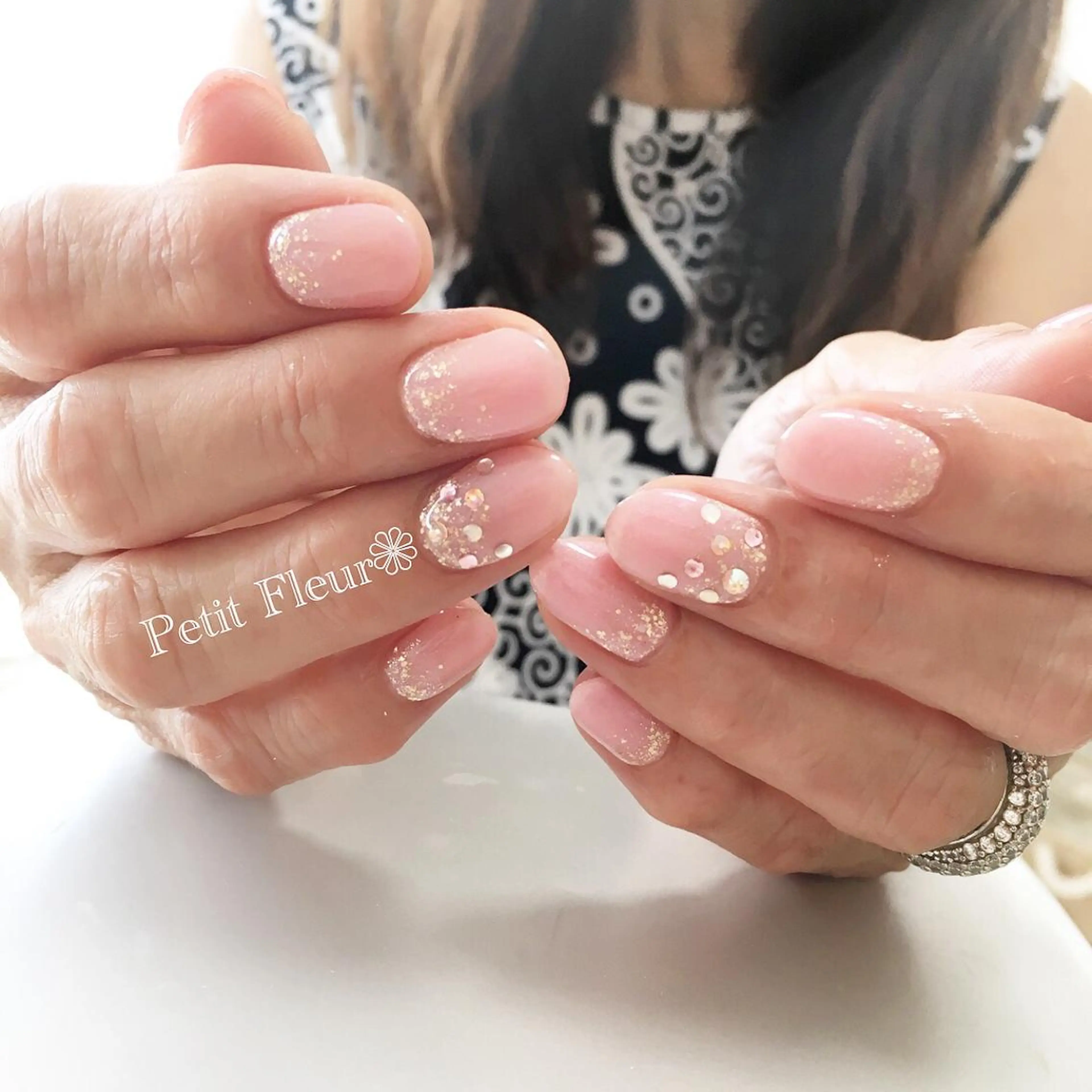ネイル ラメ(グリッター) Petit Fleur所属・青柳 亜梨奈のマツエク・マツパデザイン