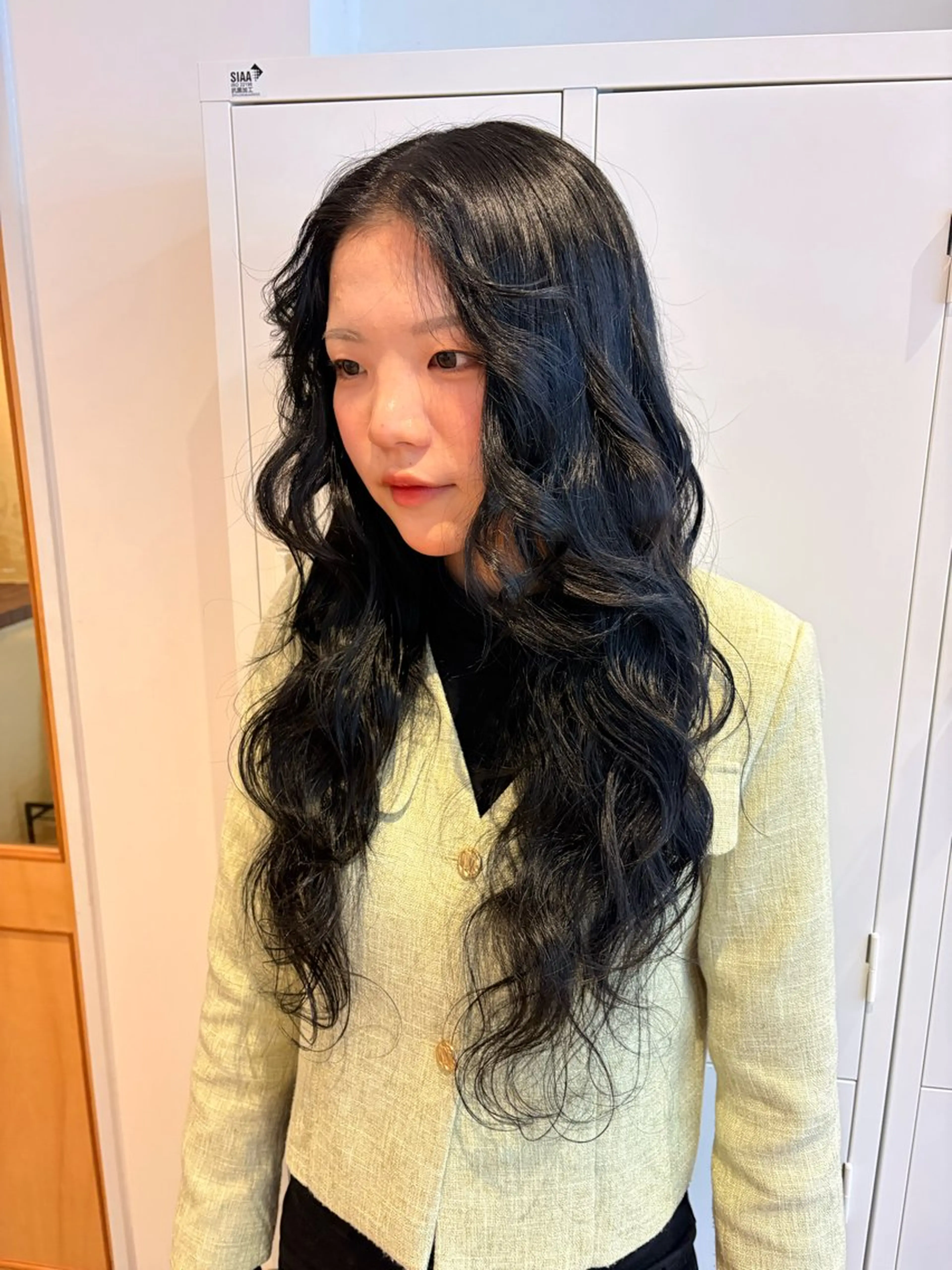 カラー 黒髪 ブルーカラー ブルーブラック ヘアカラー 凜 (りん)のヘアスタイル