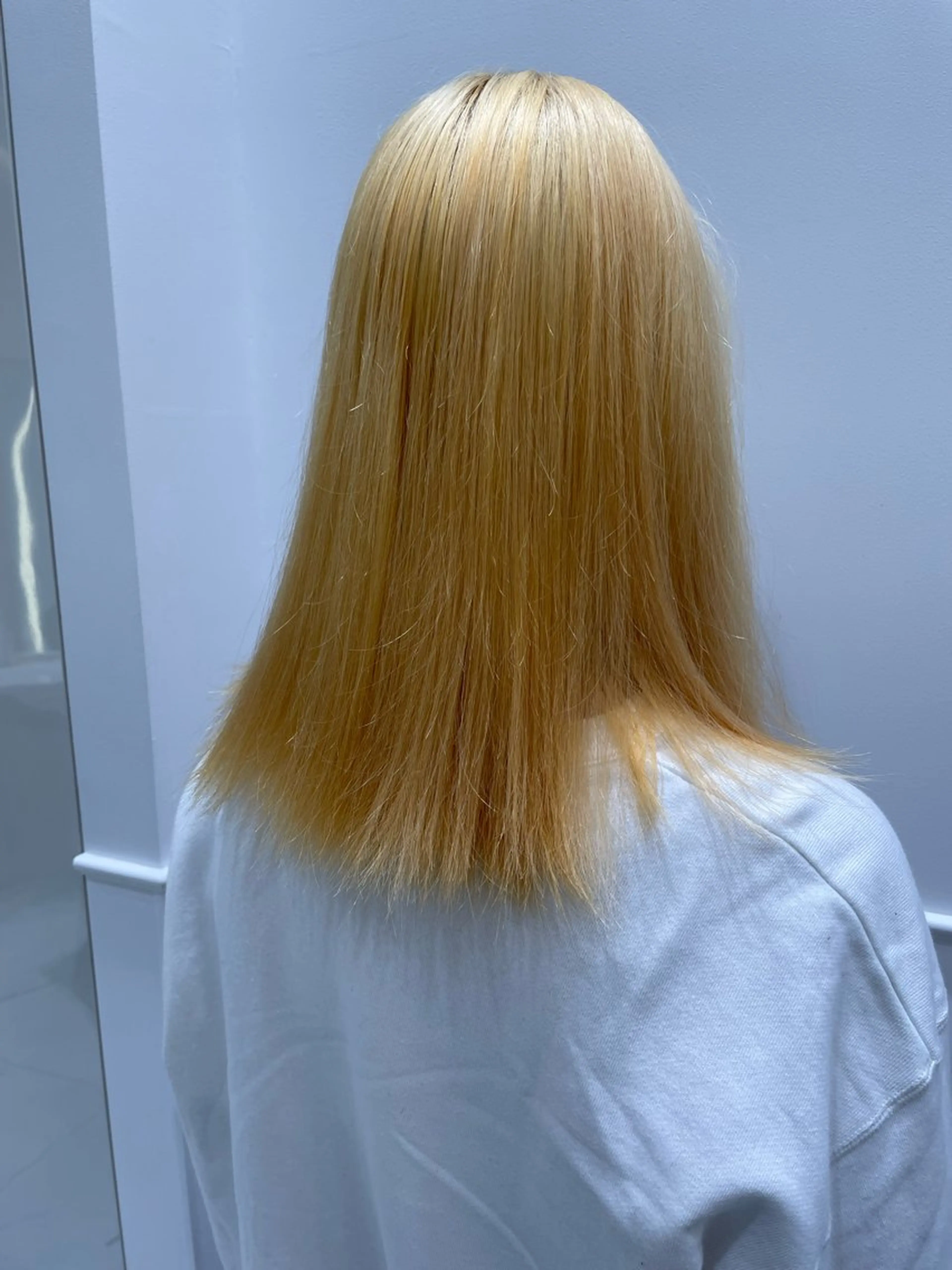 セミロング カラー ブリーチ 抜きっぱなしブロンド カットモデル無料✨ 塚田のヘアスタイル