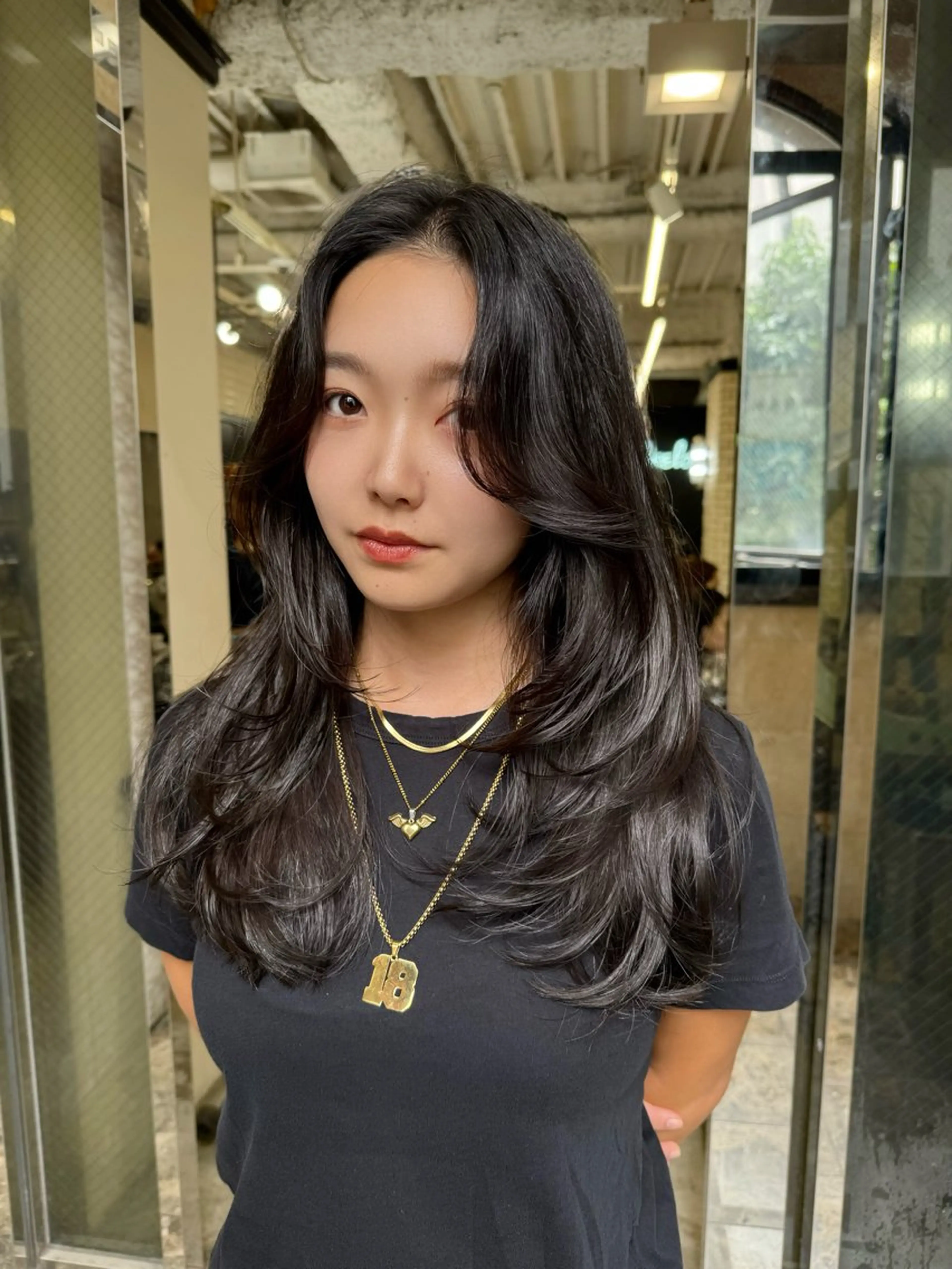 ロング カラー グレージュ オリーブグレージュ オリーブグレー レイヤーカット ヘアカラー トリートメント 🌟小顔レイヤー× 赤み消し透明感カラーのヘアスタイル