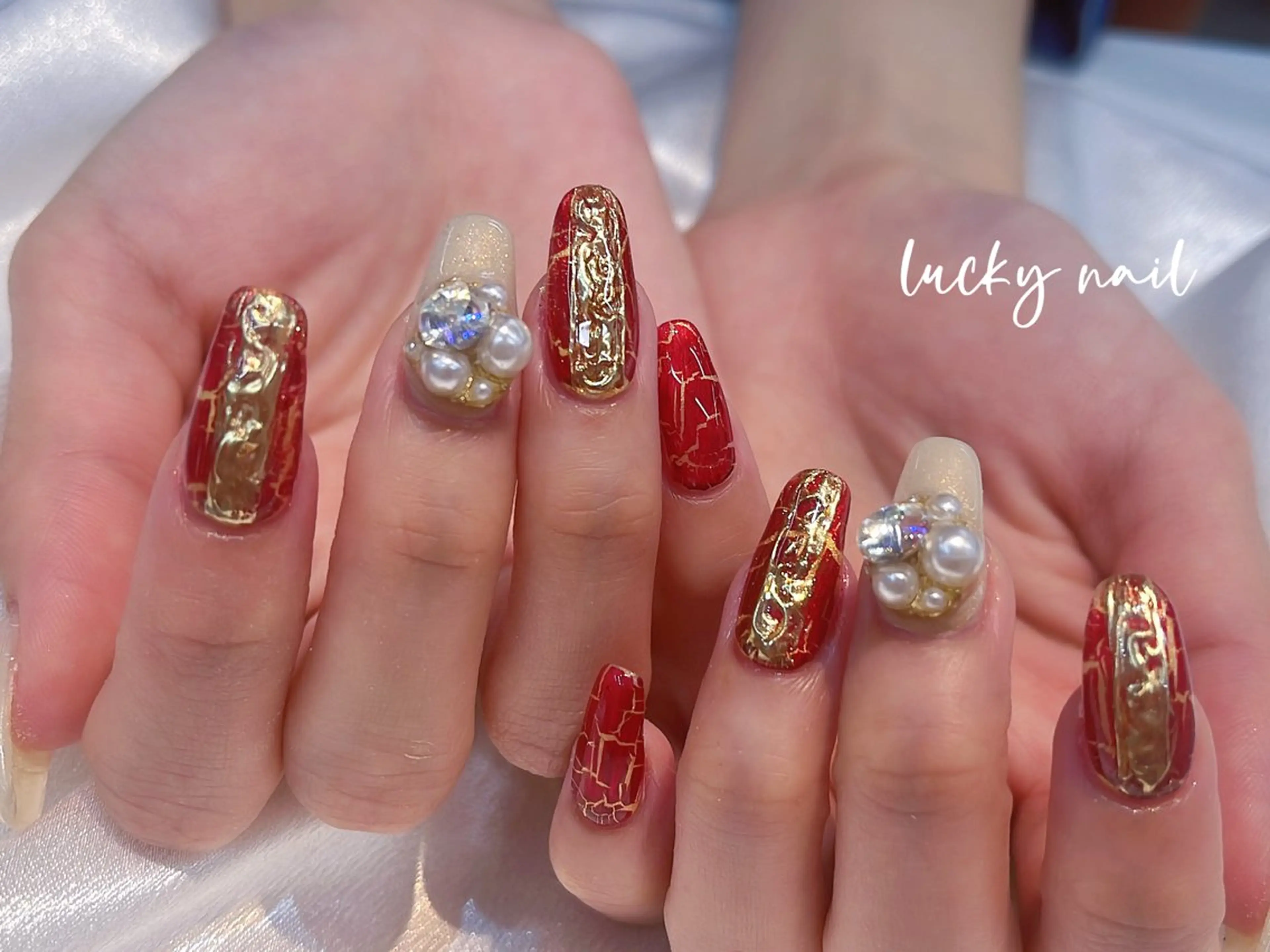 ネイル ブルー チークネイル 長さ出し ジェルネイル ゴールド ハンドネイル ハンドケア ラッキーネイルサロン 西川口東口店のネイルデザイン