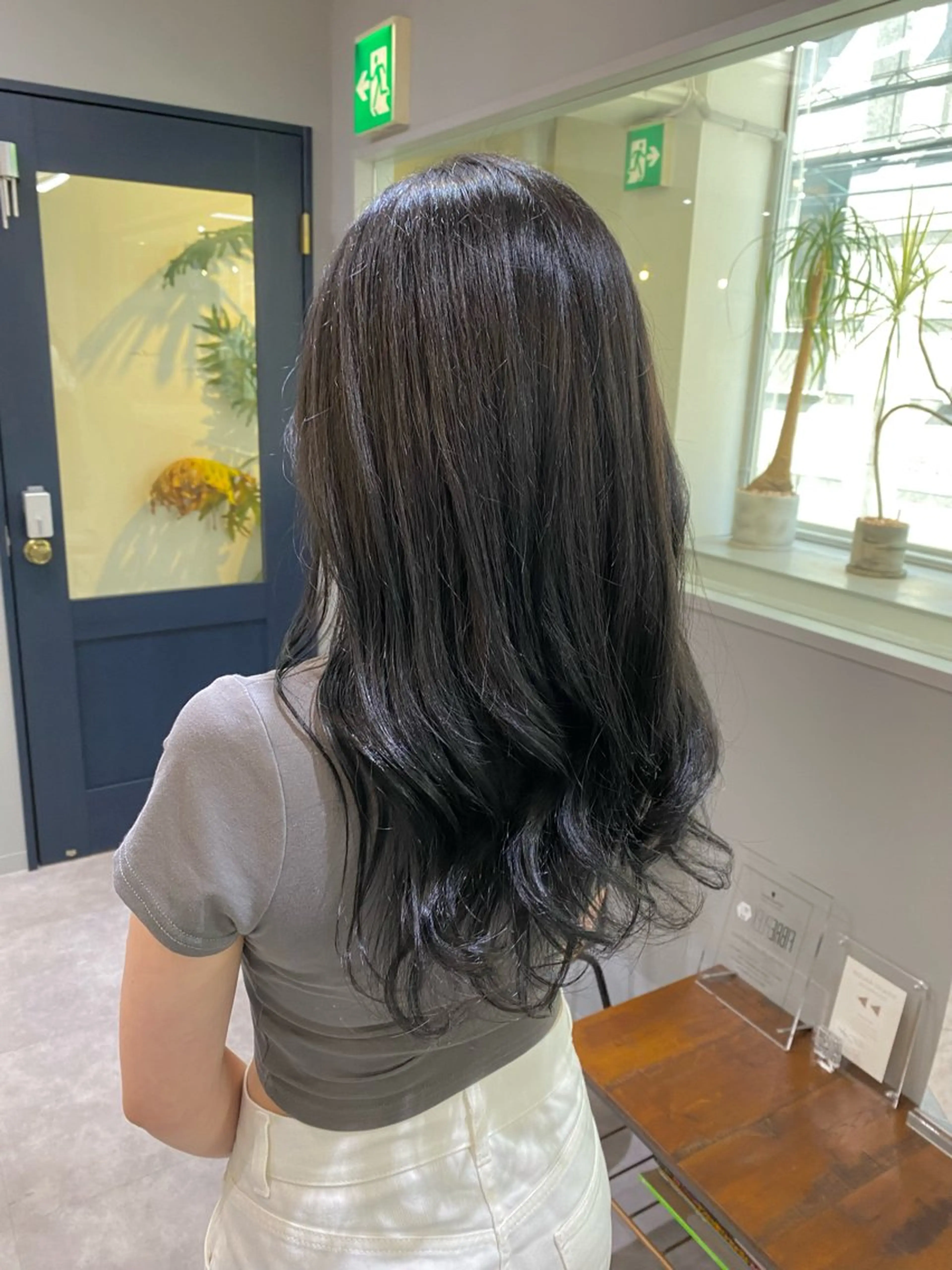 セミロング カラー 黒髪 ブルーカラー ブルーブラック きよはらちさき🍑 柔らかカラー🌱🫧のヘアスタイル