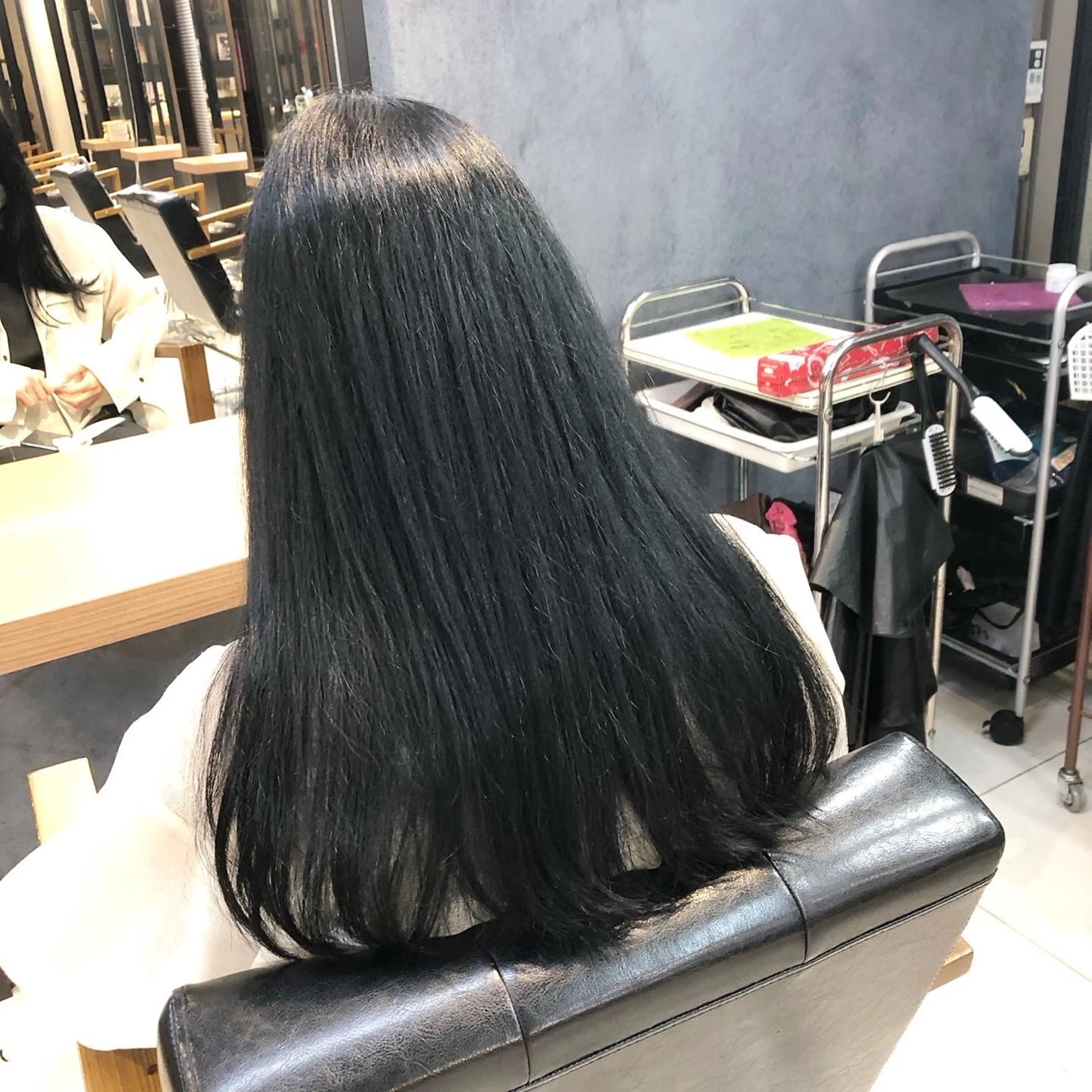 ロング カラー ヘアアレンジ 黒髪 ブルーカラー ブルーブラック ヘアカラー トリートメント メンズ特化✂️栗原 侑也のヘアスタイル